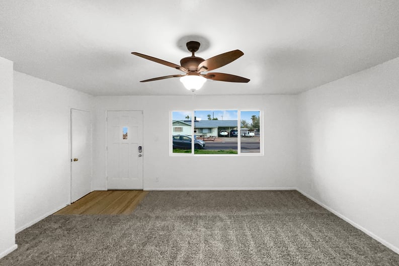 Property photo 3 of 901 W 16th St