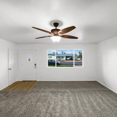 Property photo 3 of 901 W 16th St