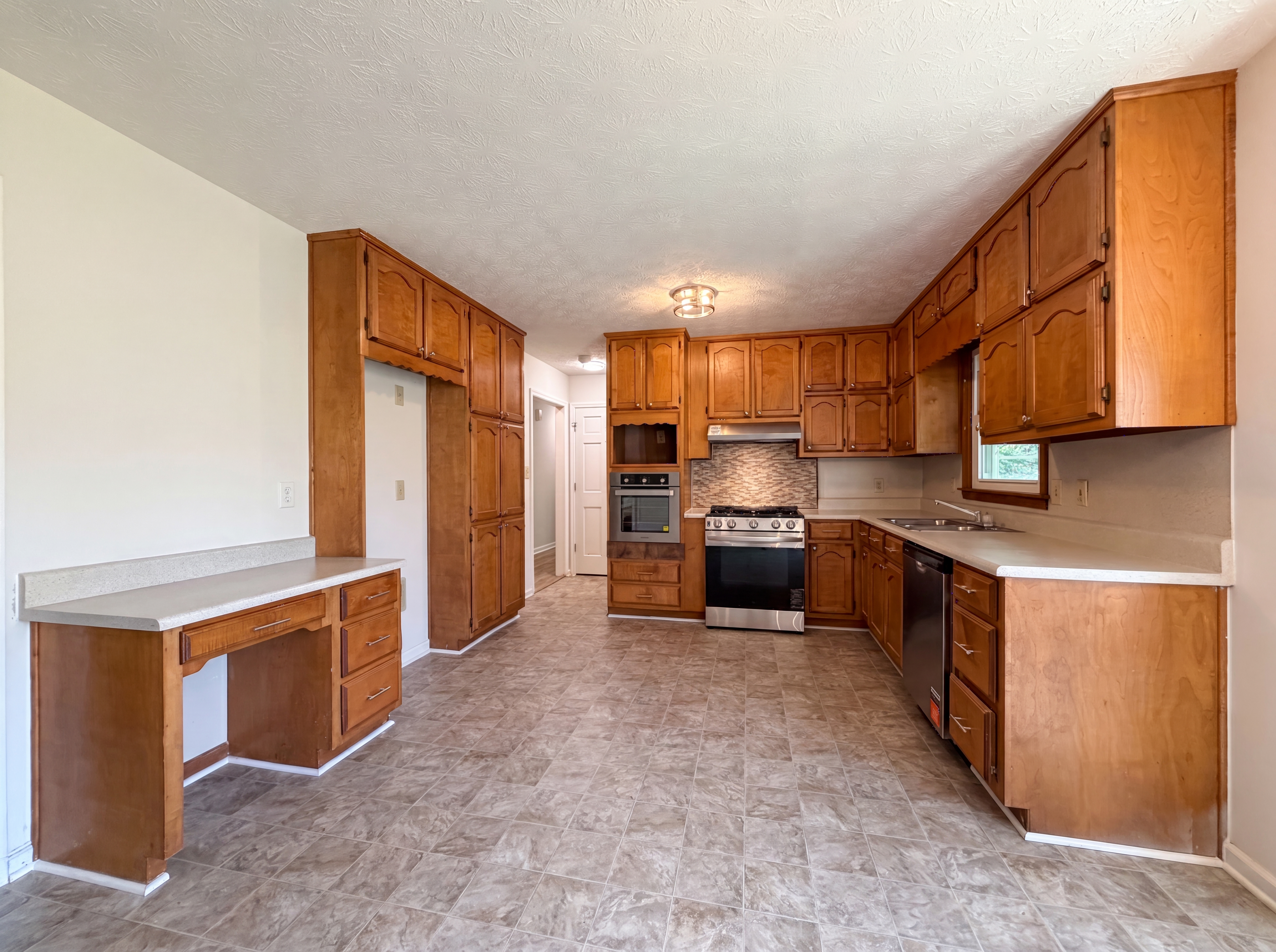Photo 2 of 28 of 115 Briarwood Pl, Stockbridge, GA