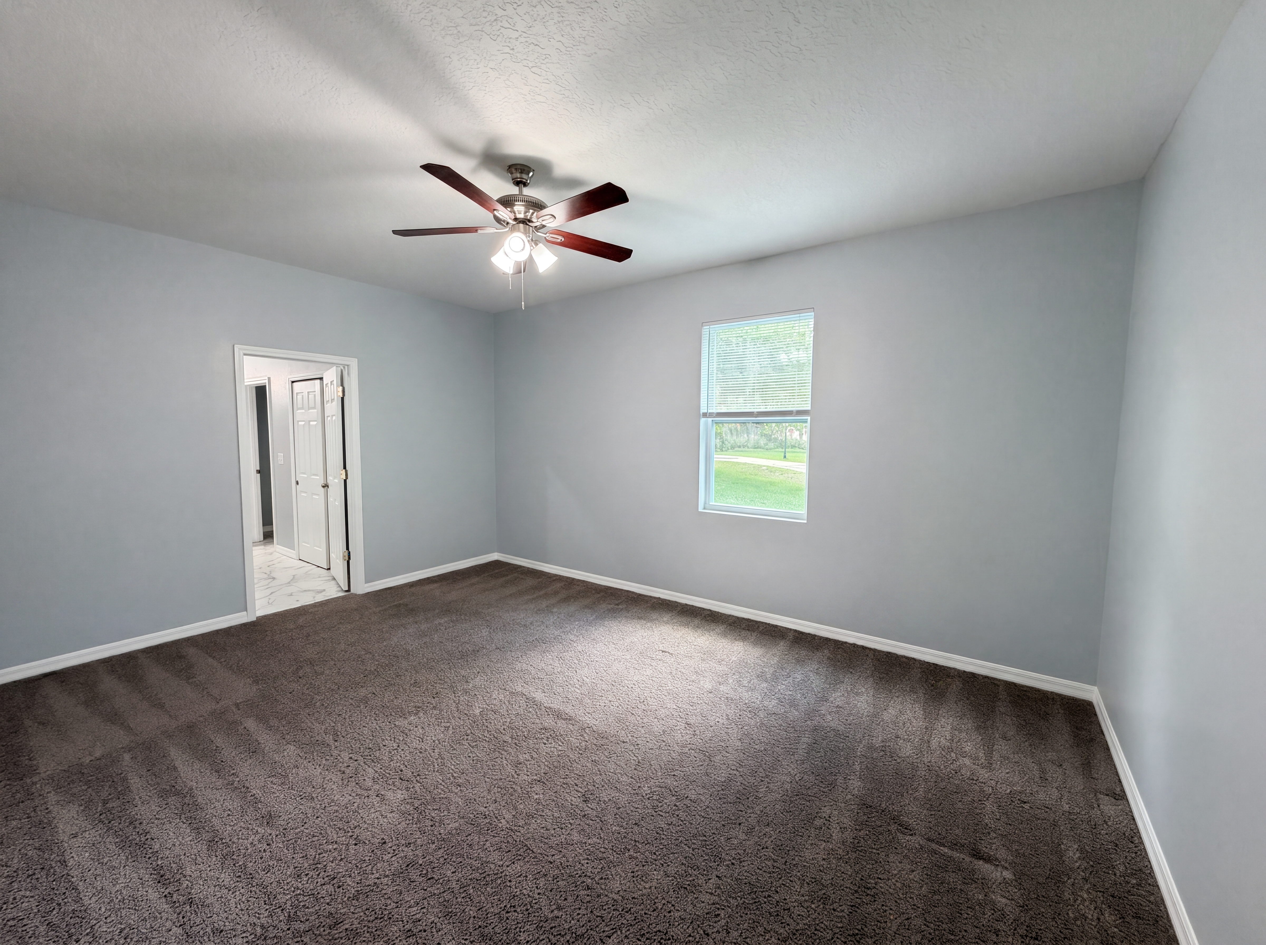 Photo 11 of 27 of 1013 W 11th St, Sanford, FL