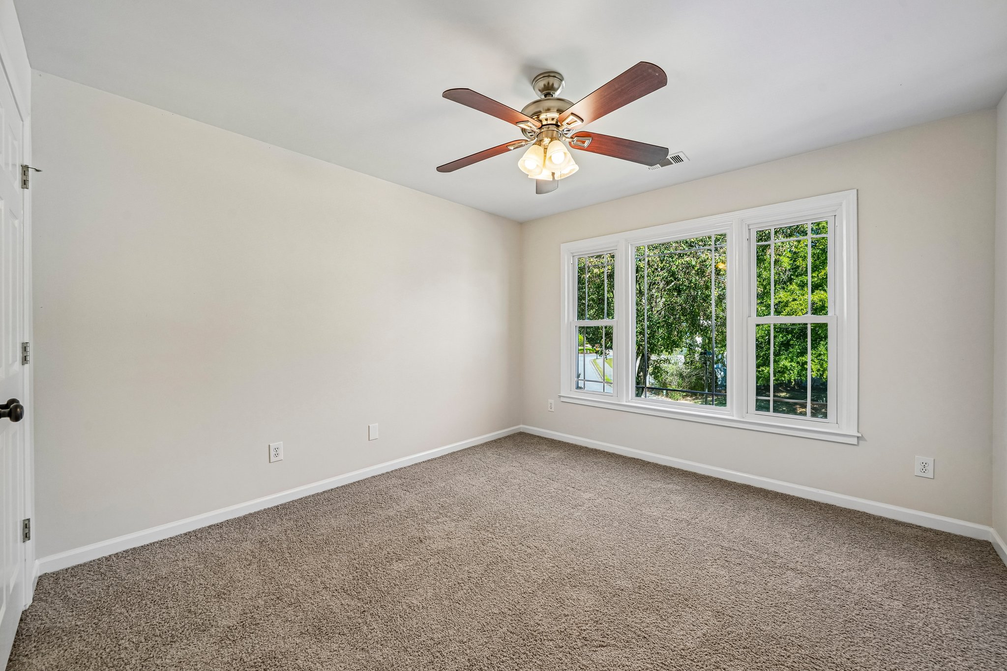 Photo 19 of 37 of 5156 Broadgreen Dr, Peachtree Corners, GA