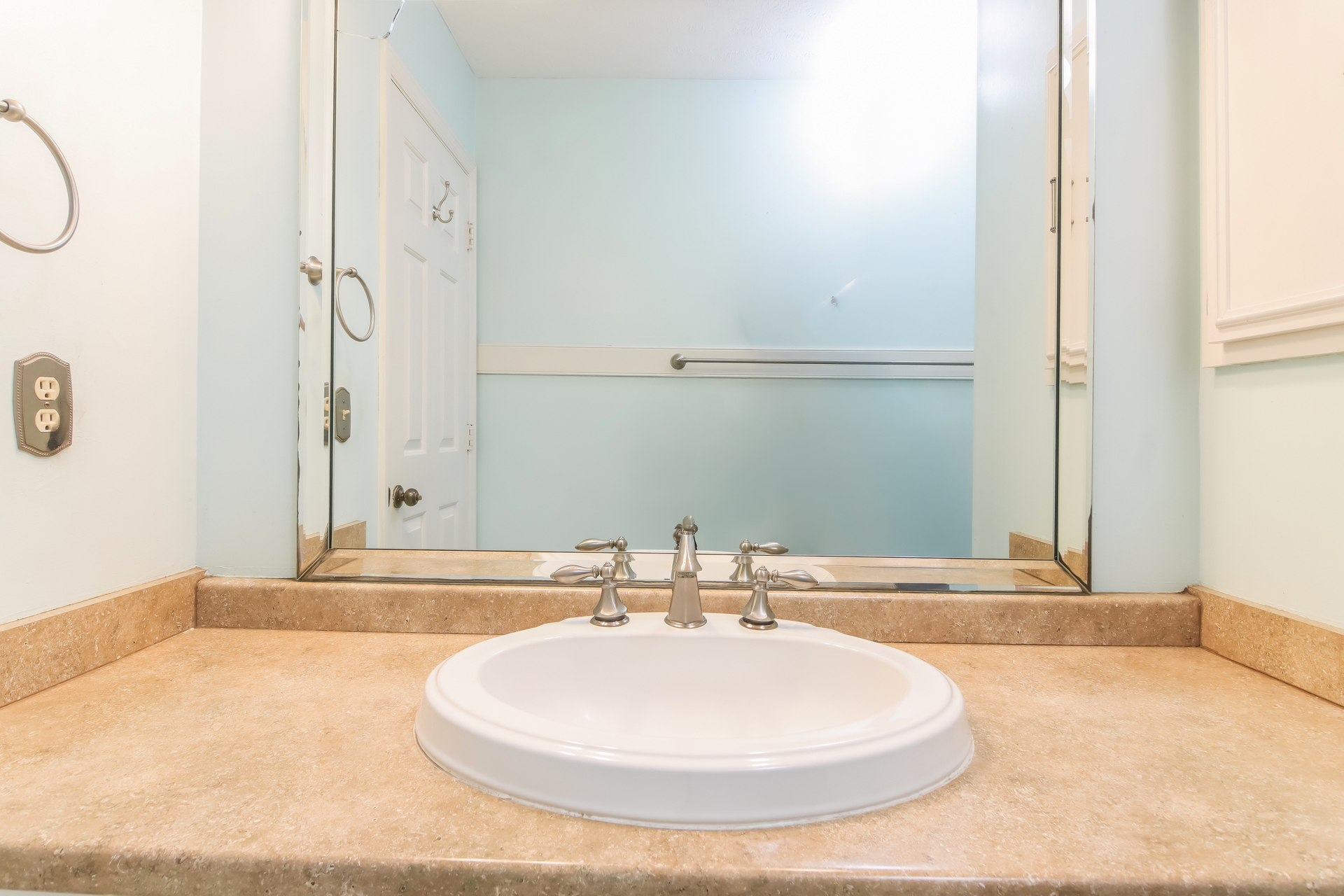 Photo 13 of 20 of 4303 Castlewood Pkwy, Columbus, GA