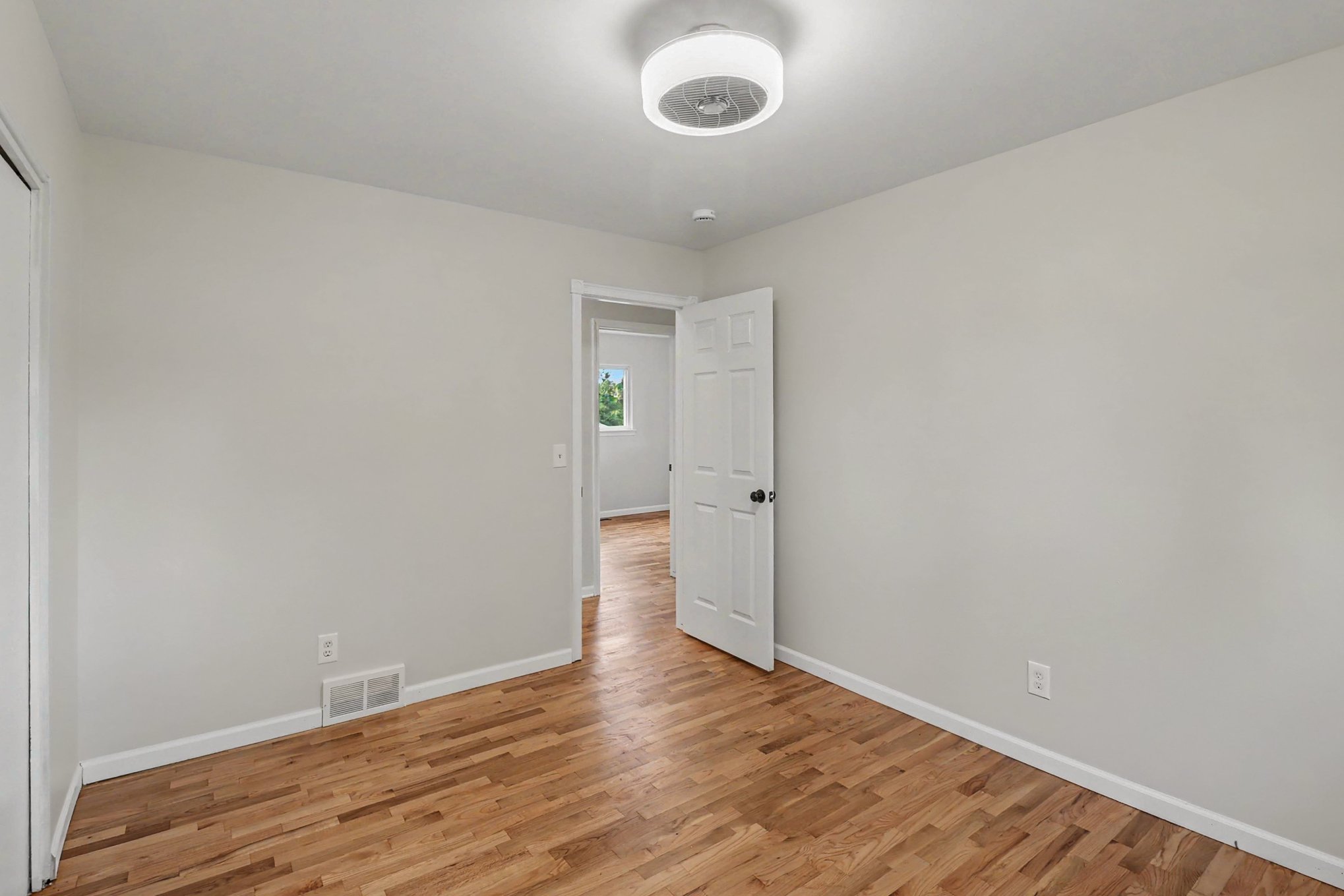 Photo 8 of 17 of 905 N Wilder Rd, Lapeer, MI