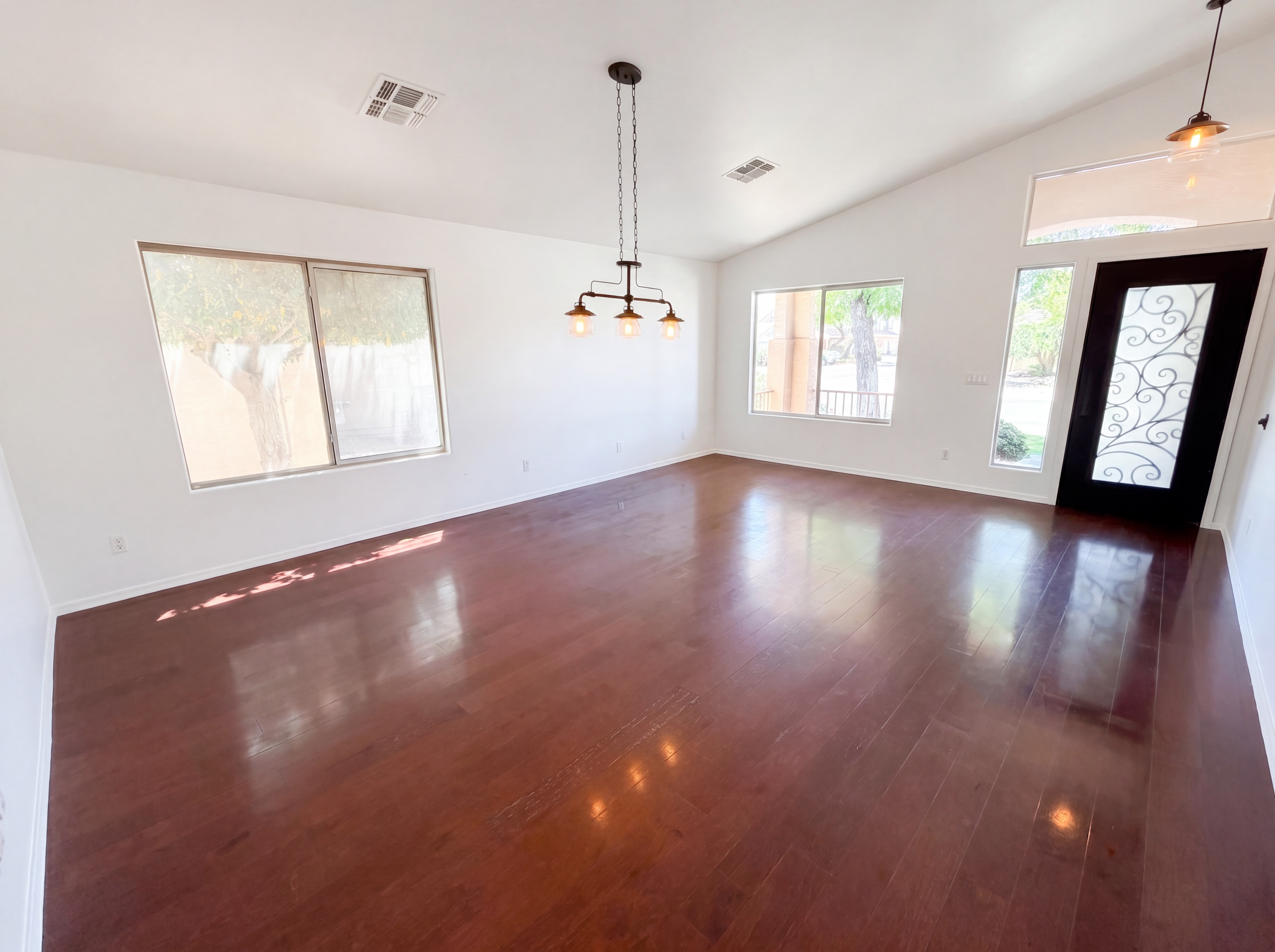 Photo 3 of 32 of 7908 W Deanna Dr, Peoria, AZ