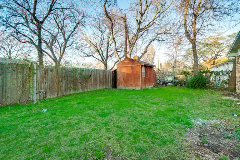 Photo 6 of 30 - 1005 McDonald Dr, Garland, TX 75041