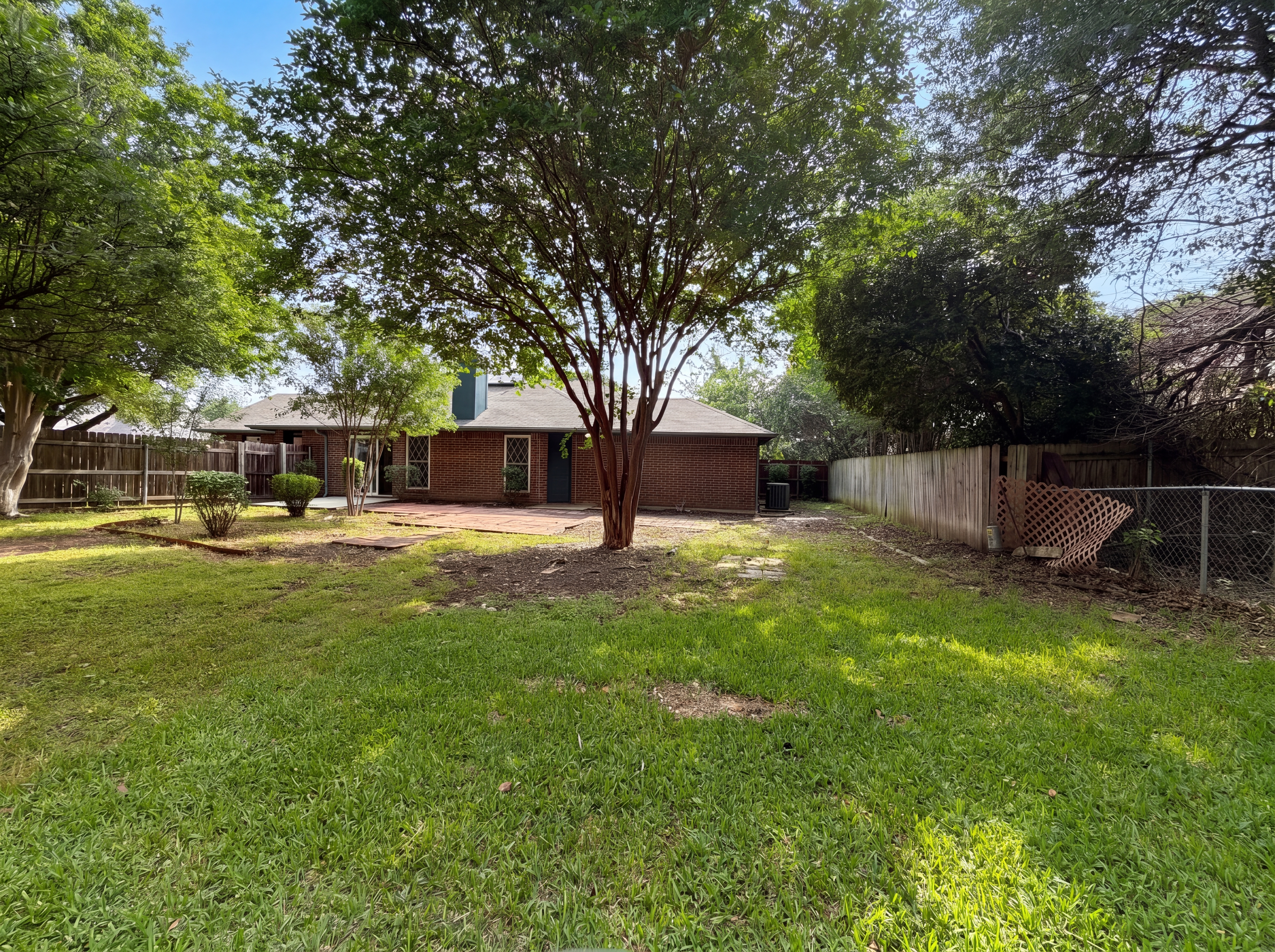 Photo 5 of 19 of 3628 Riverhead Dr, Arlington, TX