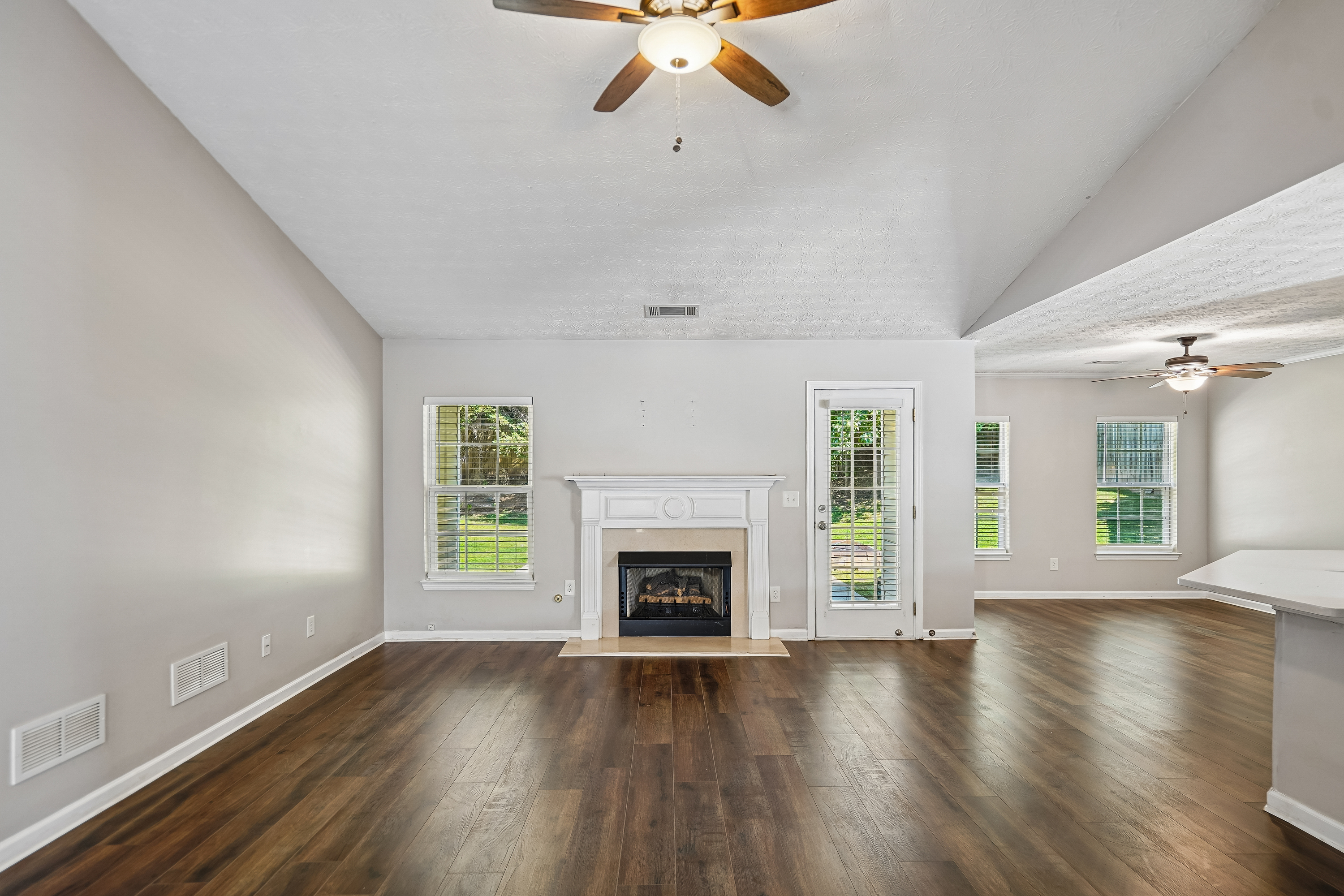 Photo 3 of 31 of 2213 Skylar Leigh Dr, Buford, GA