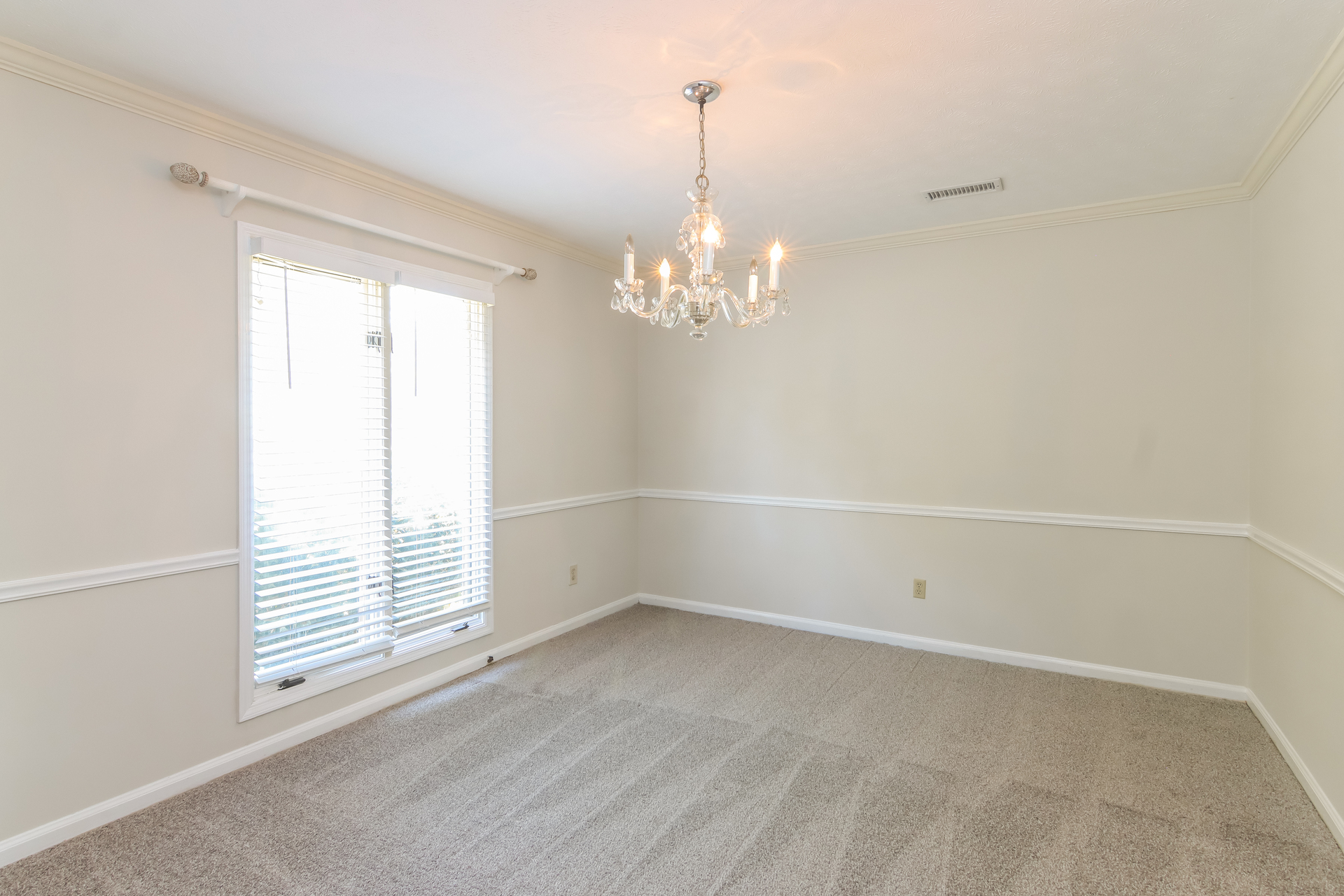 Photo 9 of 20 of 4303 Castlewood Pkwy, Columbus, GA