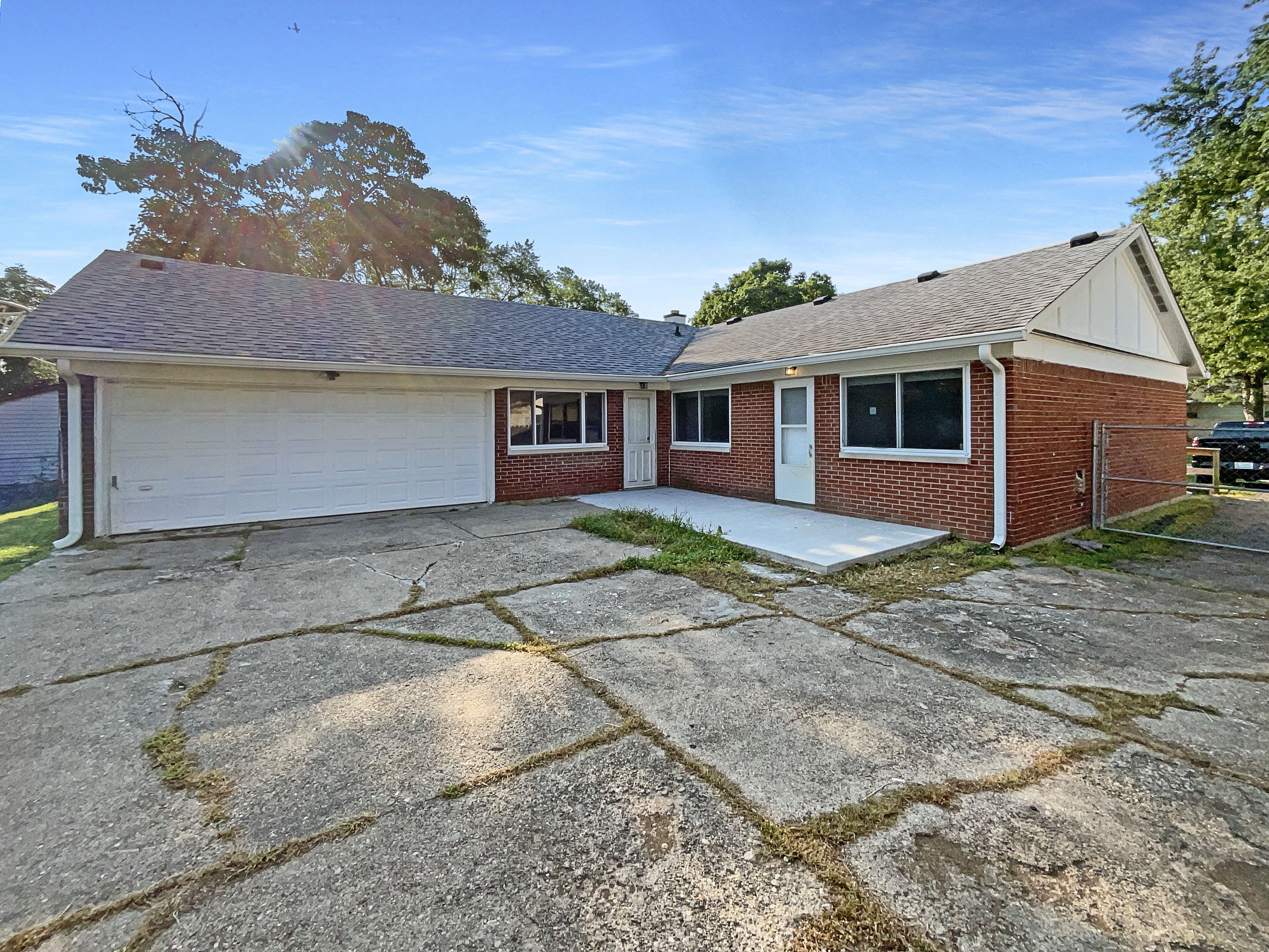 Photo 8 of 21 of 17 Crestview Dr, Greenwood, IN