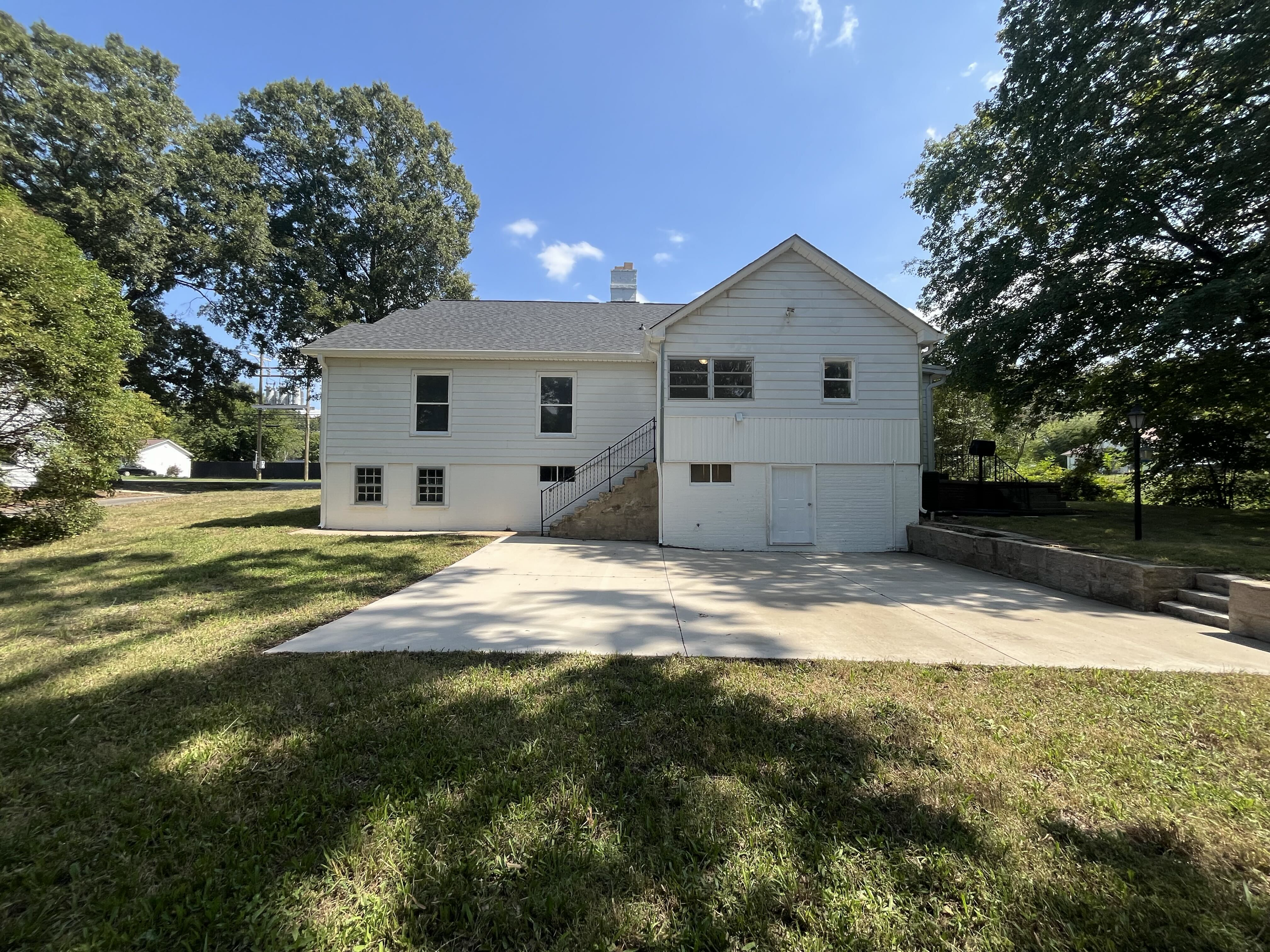 Photo 5 of 24 of 905 3rd St, Spencer, NC