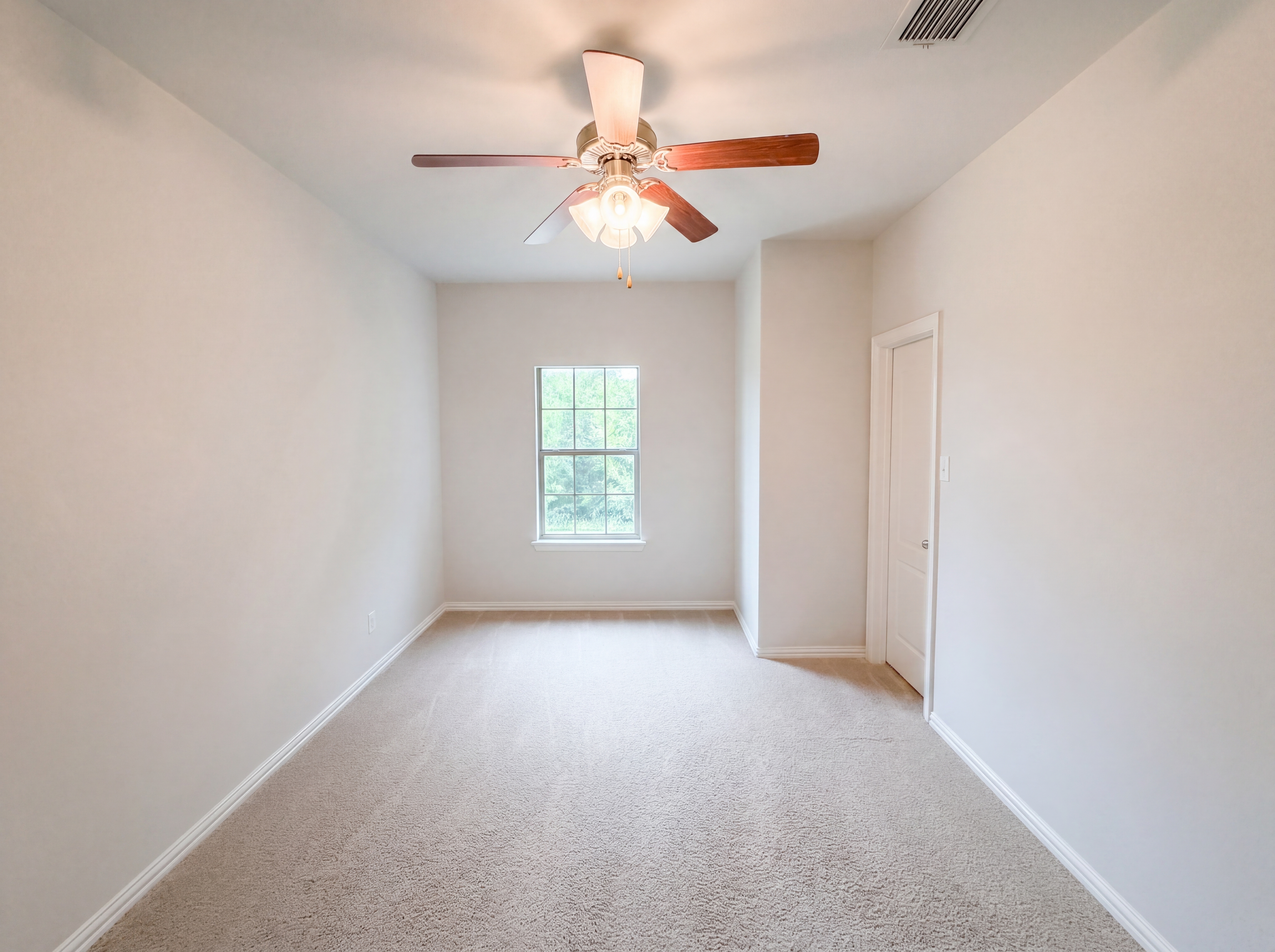Photo 8 of 18 of 1501 Martin Creek Dr, Little Elm, TX