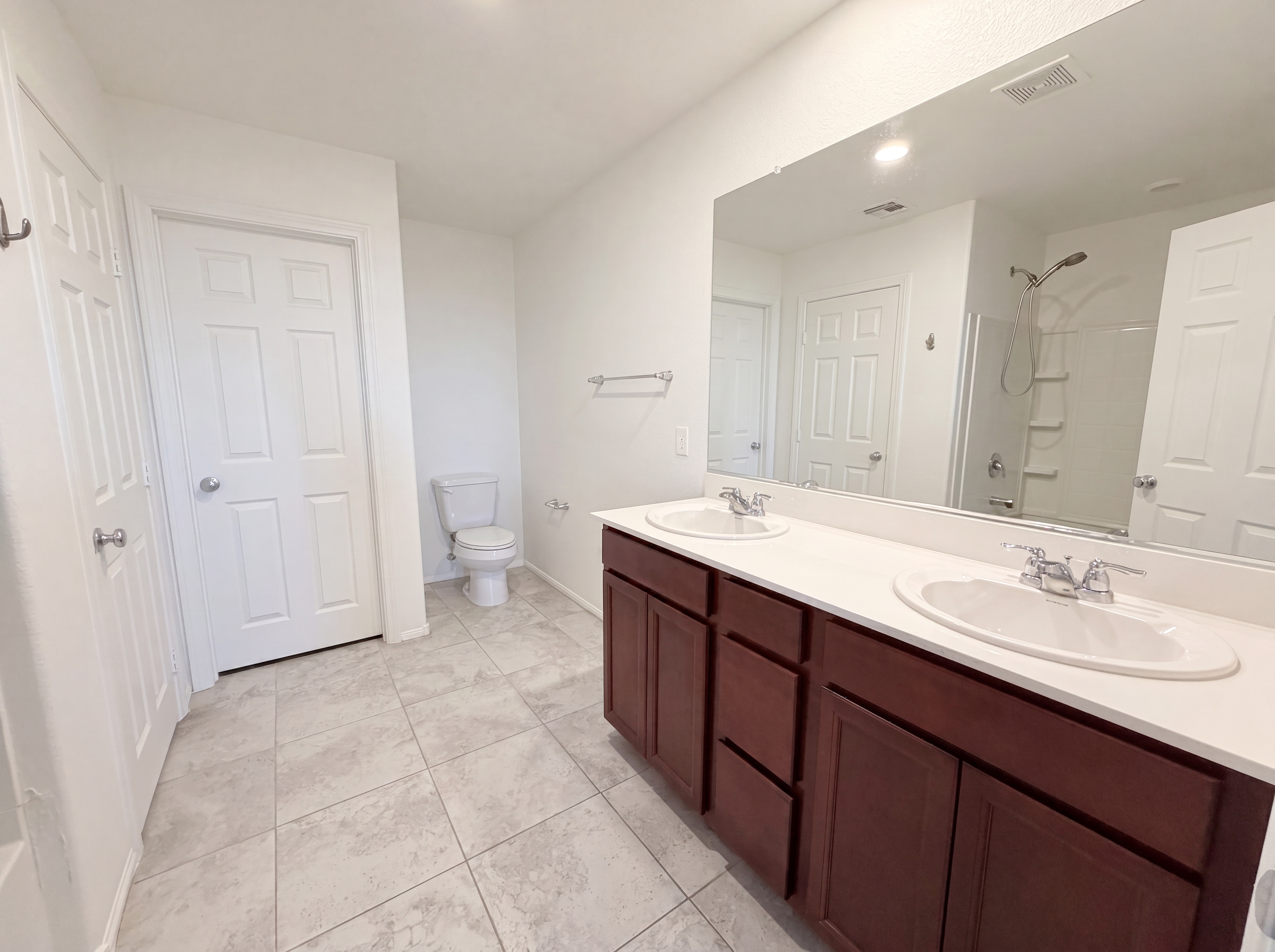 Photo 6 of 43 of 932 E Dorrell Ln, North Las Vegas, NV
