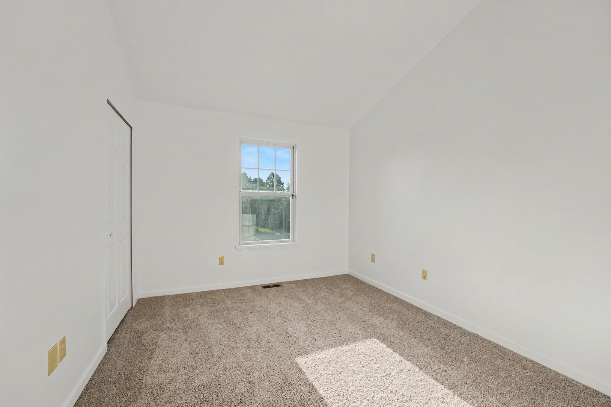 Photo 10 of 18 of 4982 Penny Ln, North Olmsted, OH