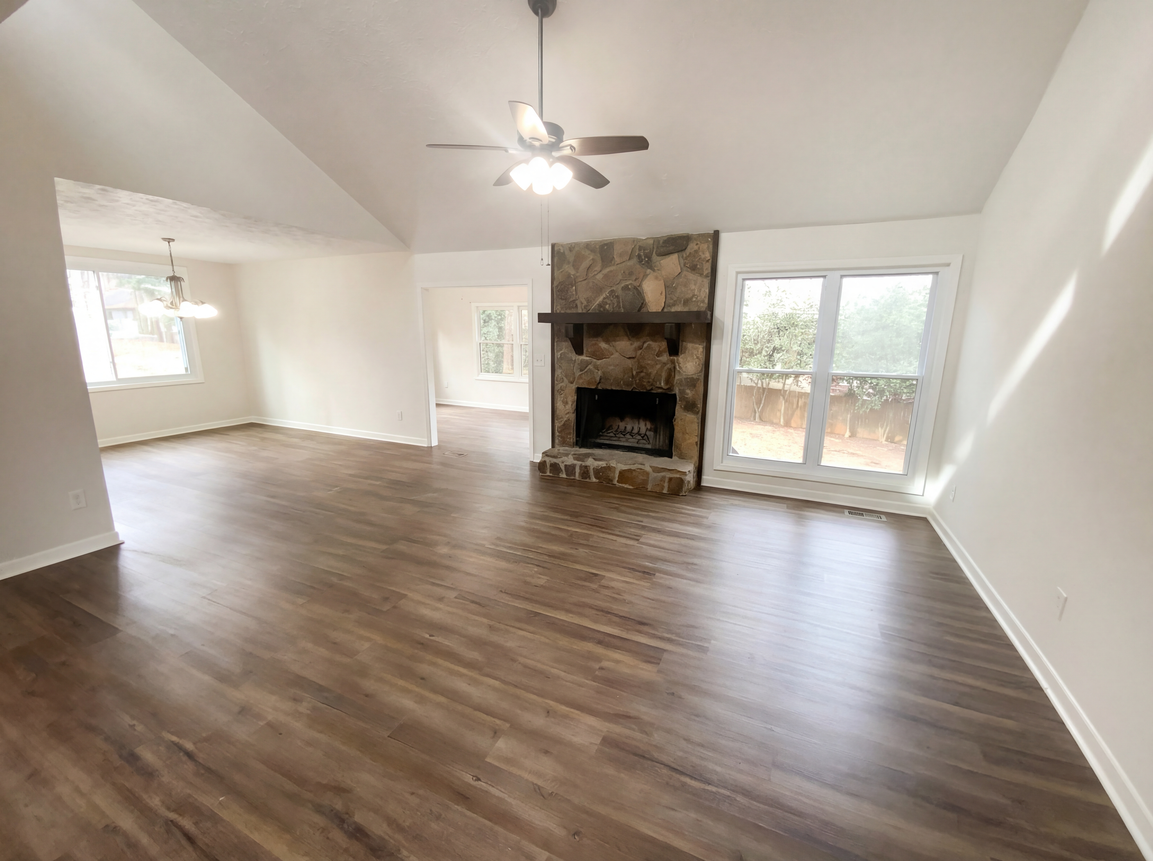 Photo 3 of 24 of 129 Bramble Oak Dr, Woodstock, GA