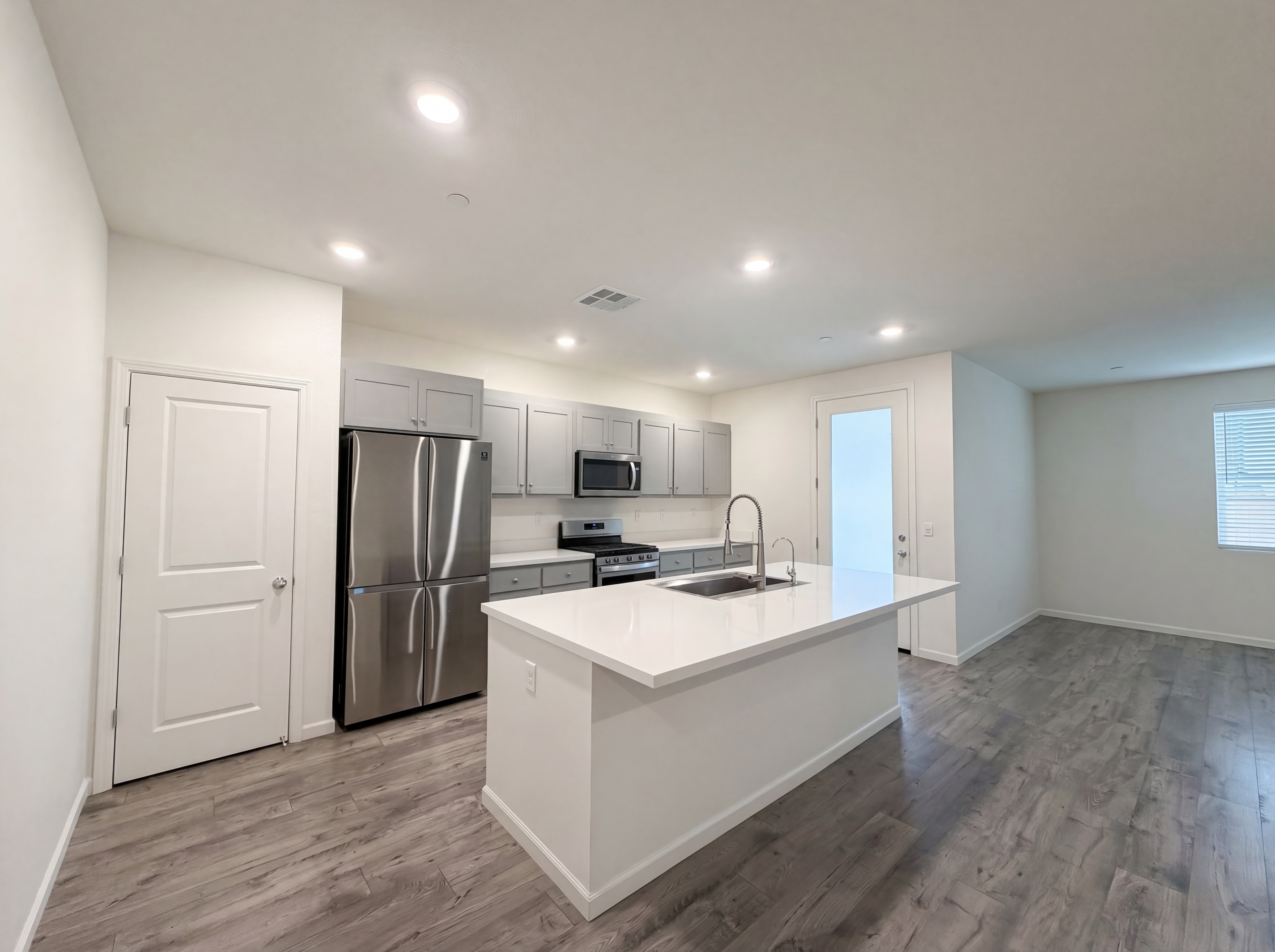 Photo 16 of 31 of 15385 Trolley St, Lathrop, CA