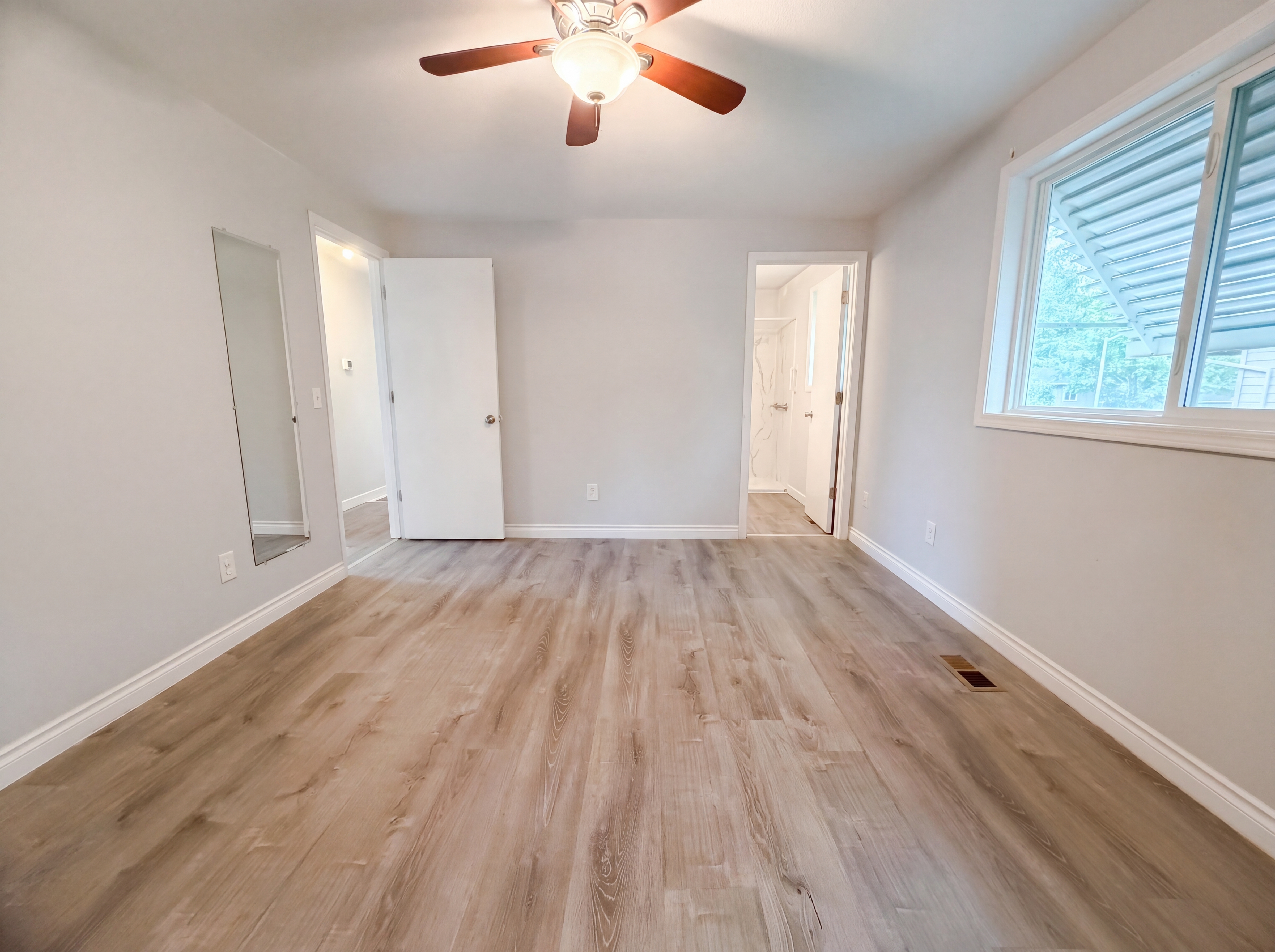 Photo 4 of 17 of 1209 SW 25th St, Troutdale, OR
