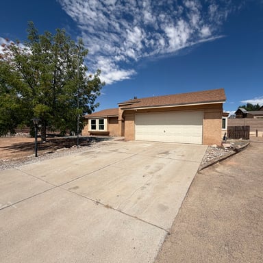 Property photo 1 of 1609 Blue Quail Ct NE