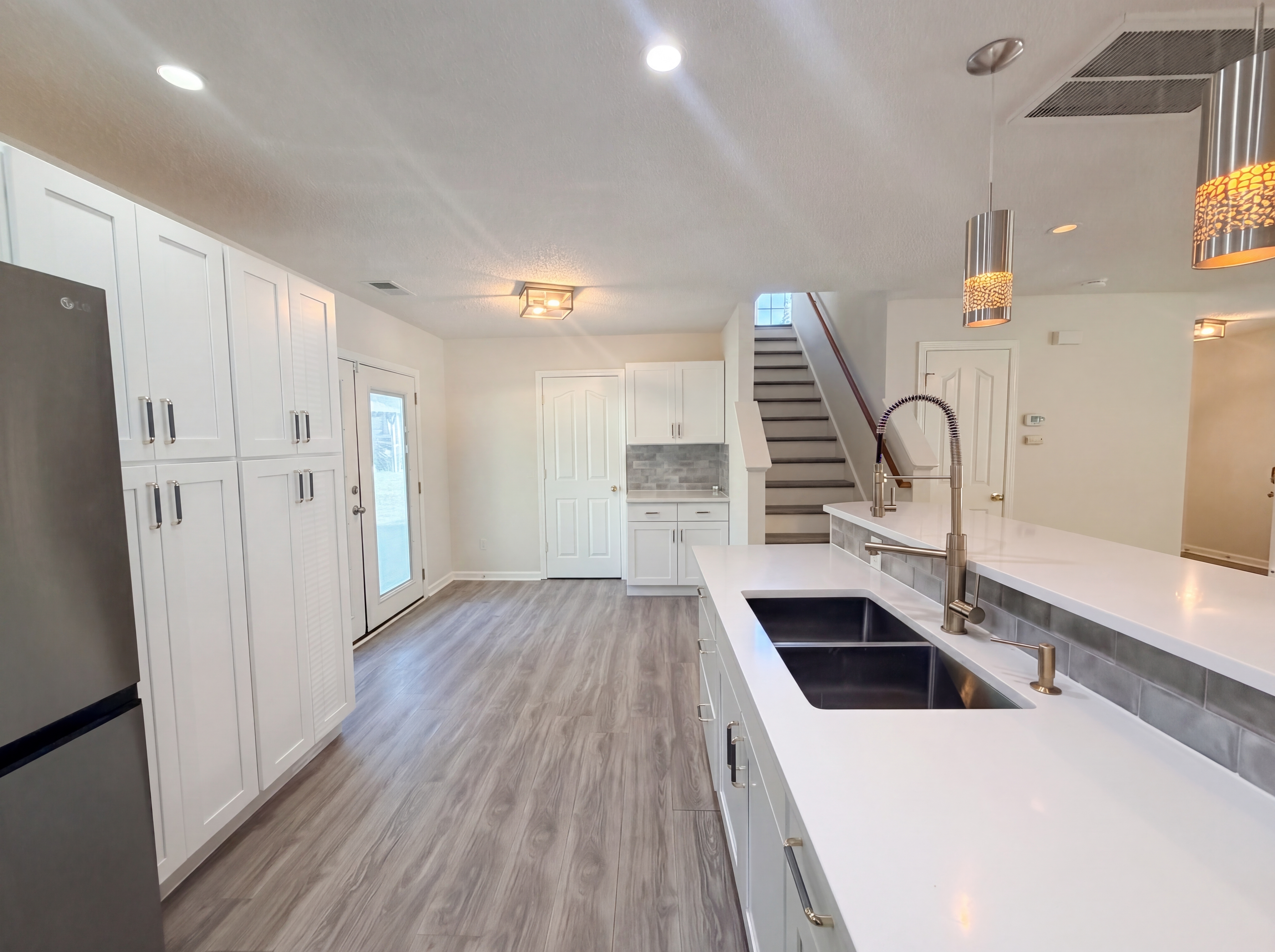 Photo 6 of 18 of 6032 Briggs Dr, Charlotte, NC