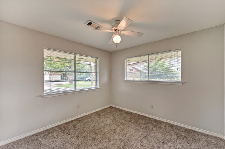 Photo 28 of 40 - 1526 Jody Ln, Irving, TX 75061