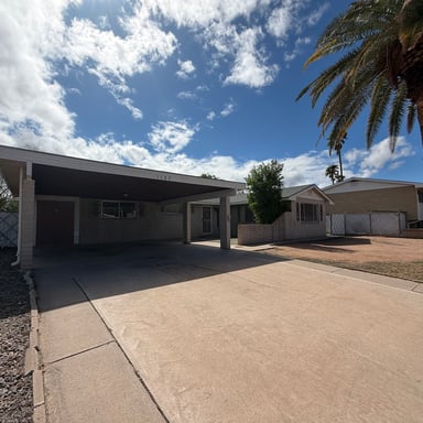 Property photo 2 of 1137 E Brenda Dr