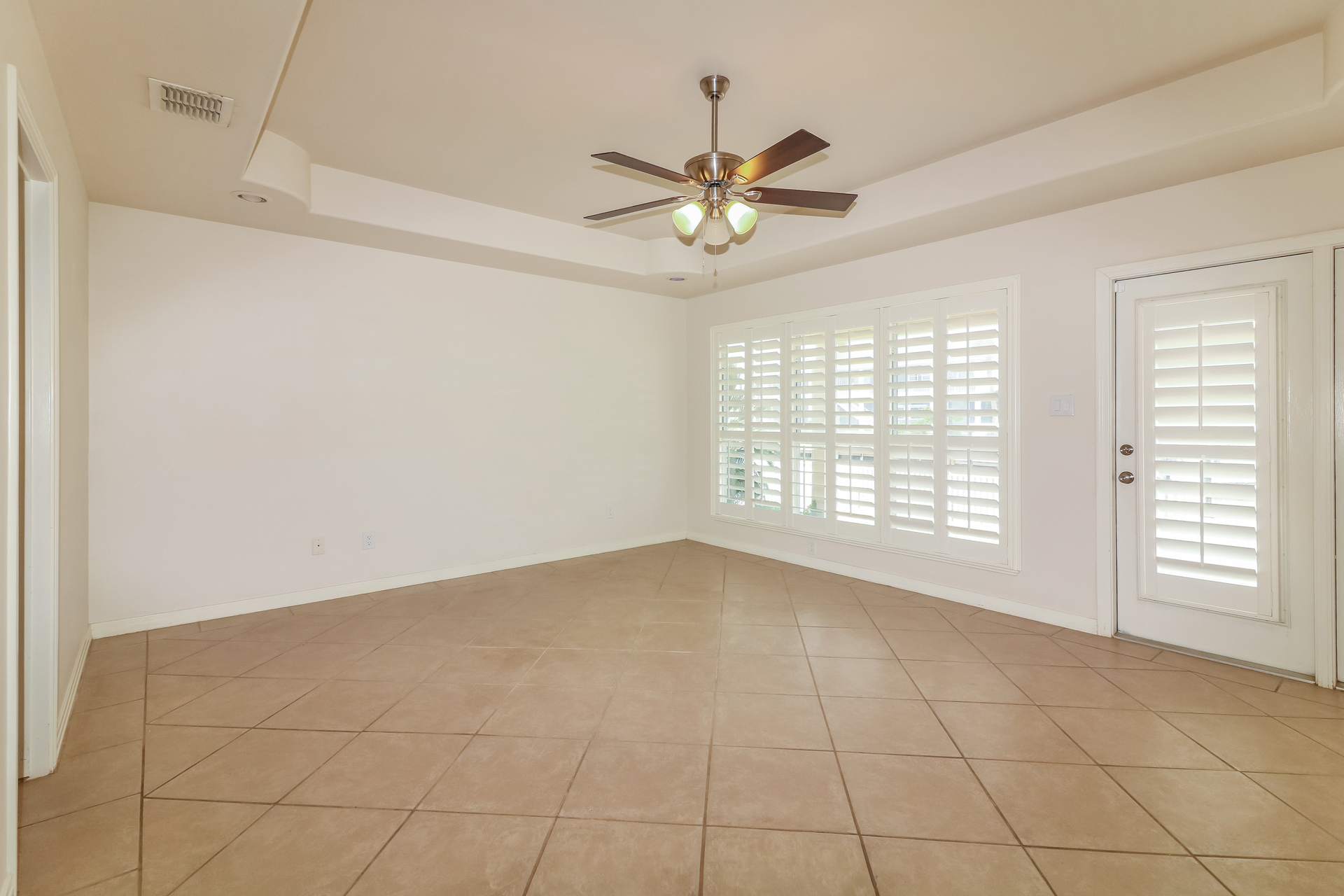 Photo 3 of 21 of 133 Sea Breeze Dr, Aransas Pass, TX