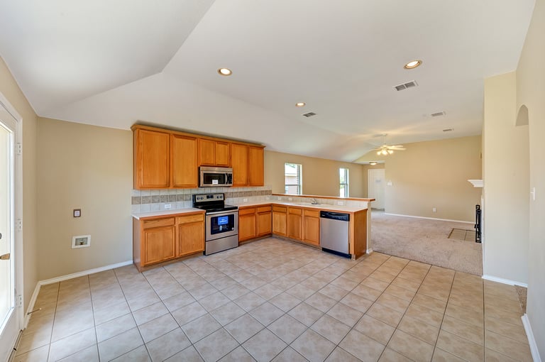 Photo 7 of 23 - 1205 Diamond Back Ln, Haslet, TX 76052