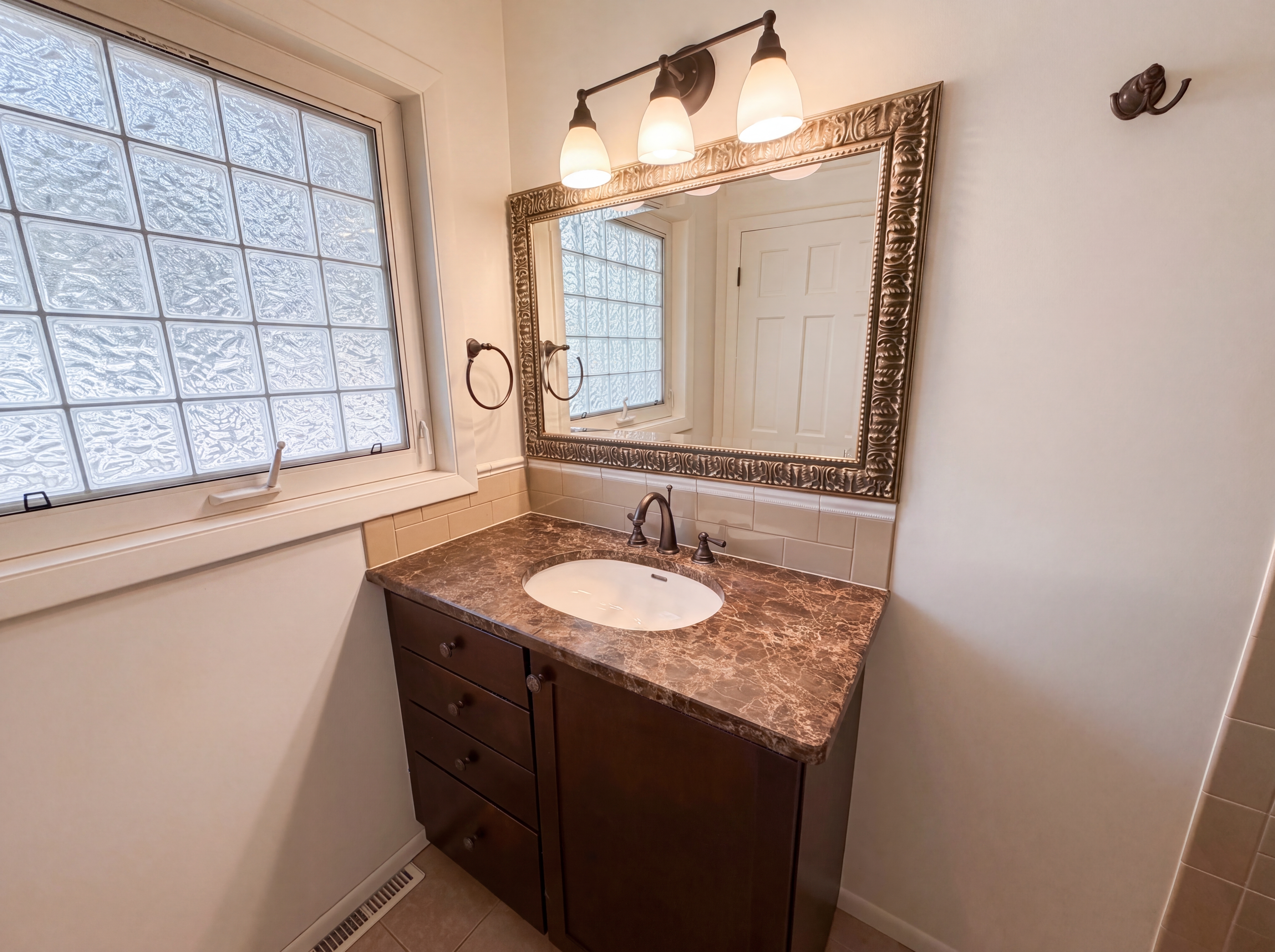 Photo 16 of 33 of 1741 S Krameria Way, Denver, CO