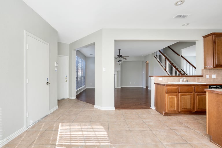 Photo 10 of 25 - 8117 Hartford Dr, Rowlett, TX 75089
