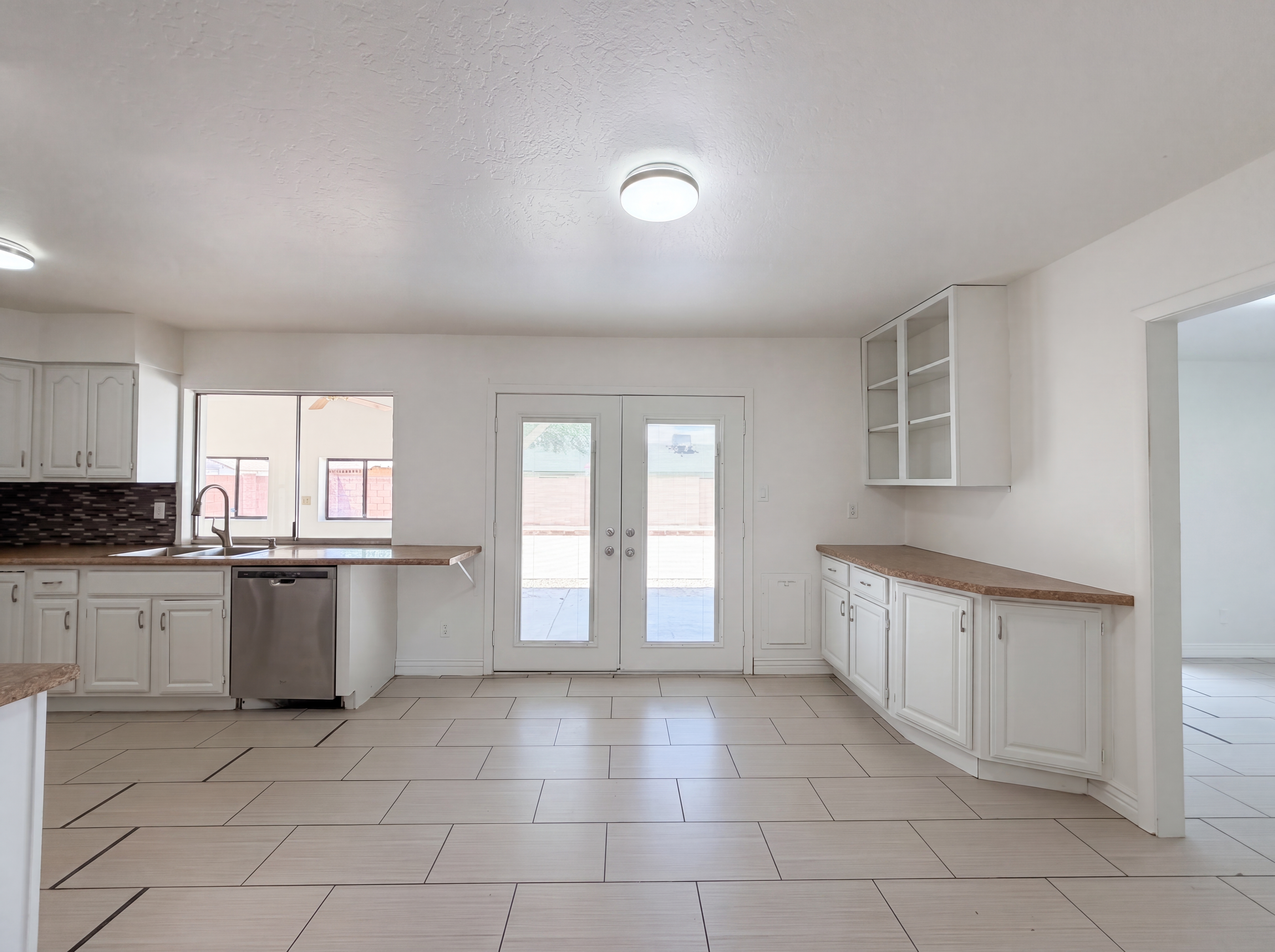 Photo 9 of 26 of 4260 E Vineyard Rd, Phoenix, AZ