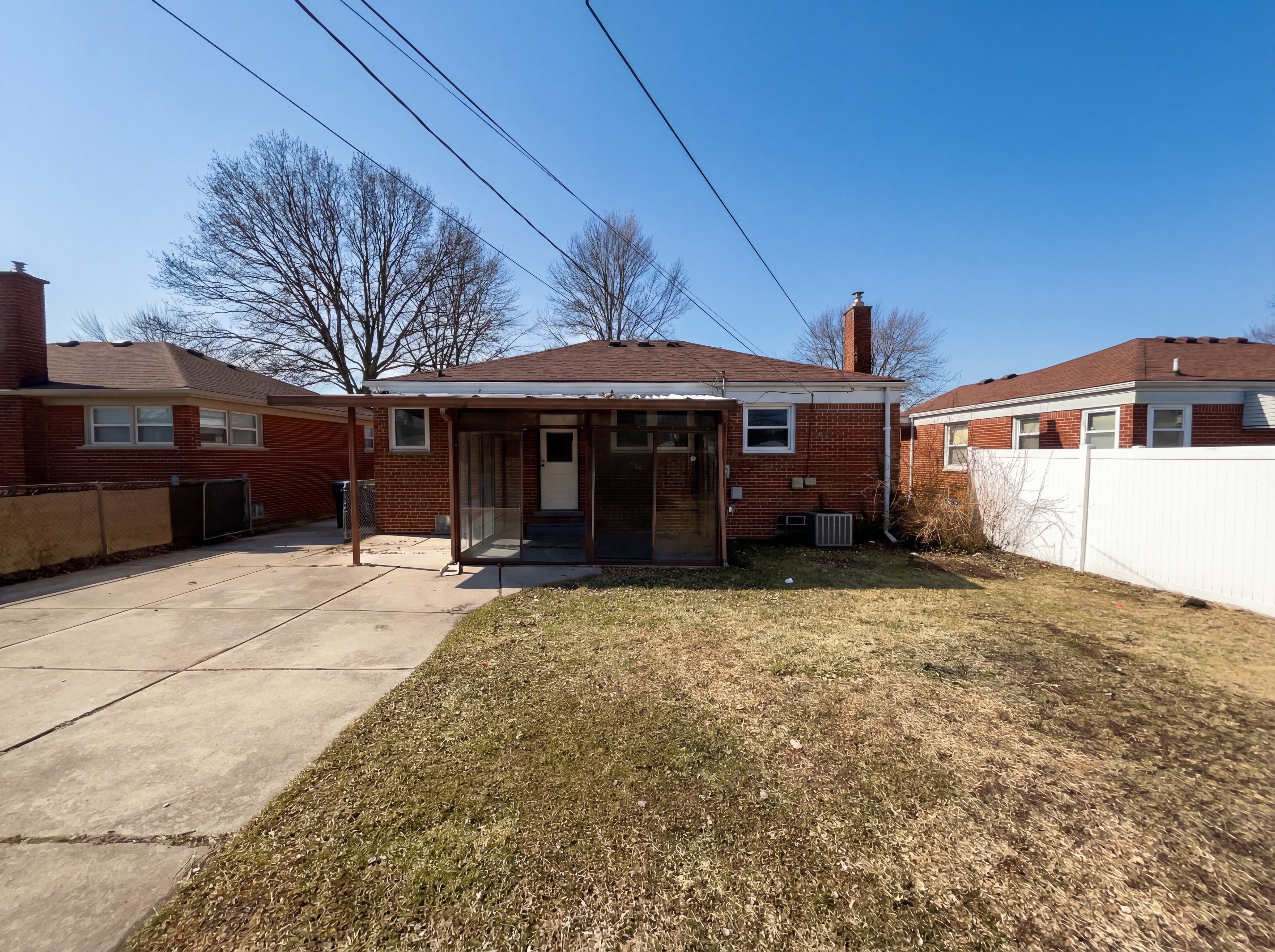 Photo 5 of 19 of 29212 Ursuline St, Saint Clair Shores, MI