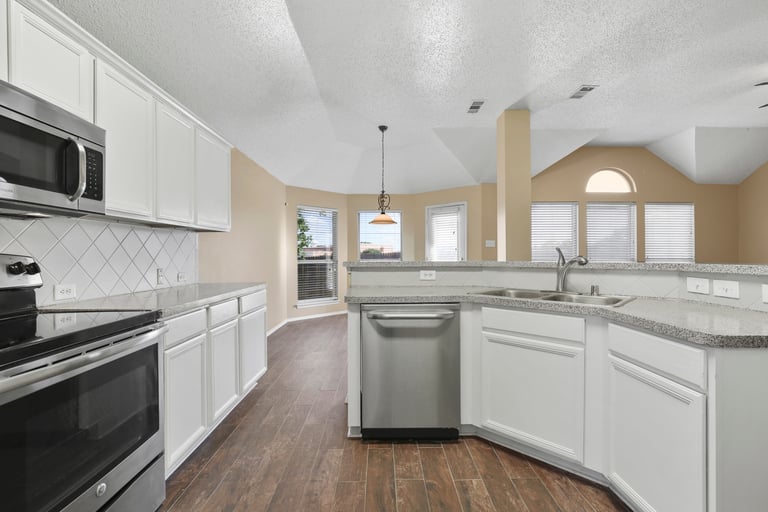 Photo 3 of 26 - 5028 San Jacinto Dr, Haltom City, TX 76137