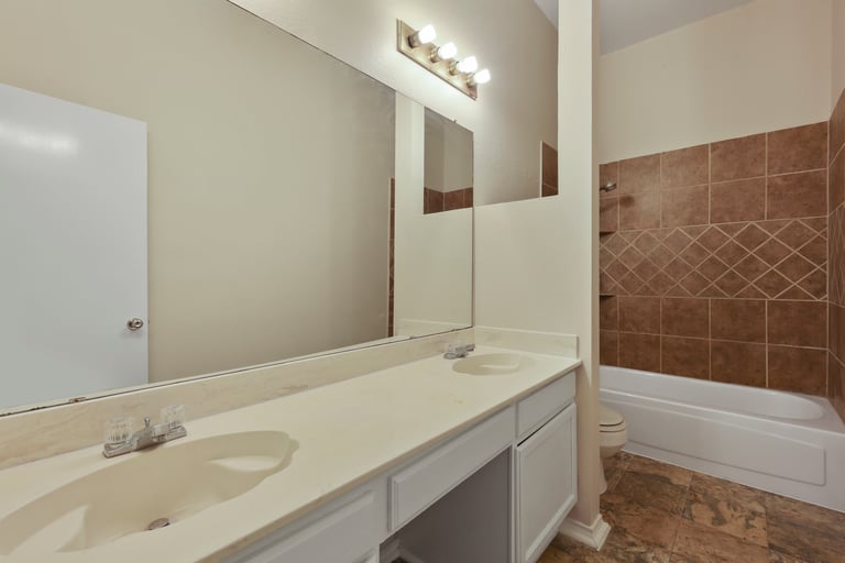 Photo 25 of 26 - 1113 Rosewood Ln, Lancaster, TX 75146