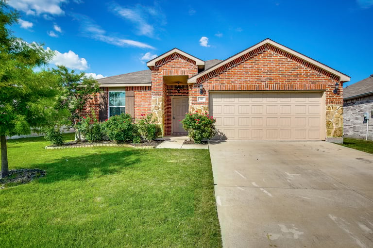 Photo 1 of 28 - 110 Abelia Dr, Fate, TX 75189