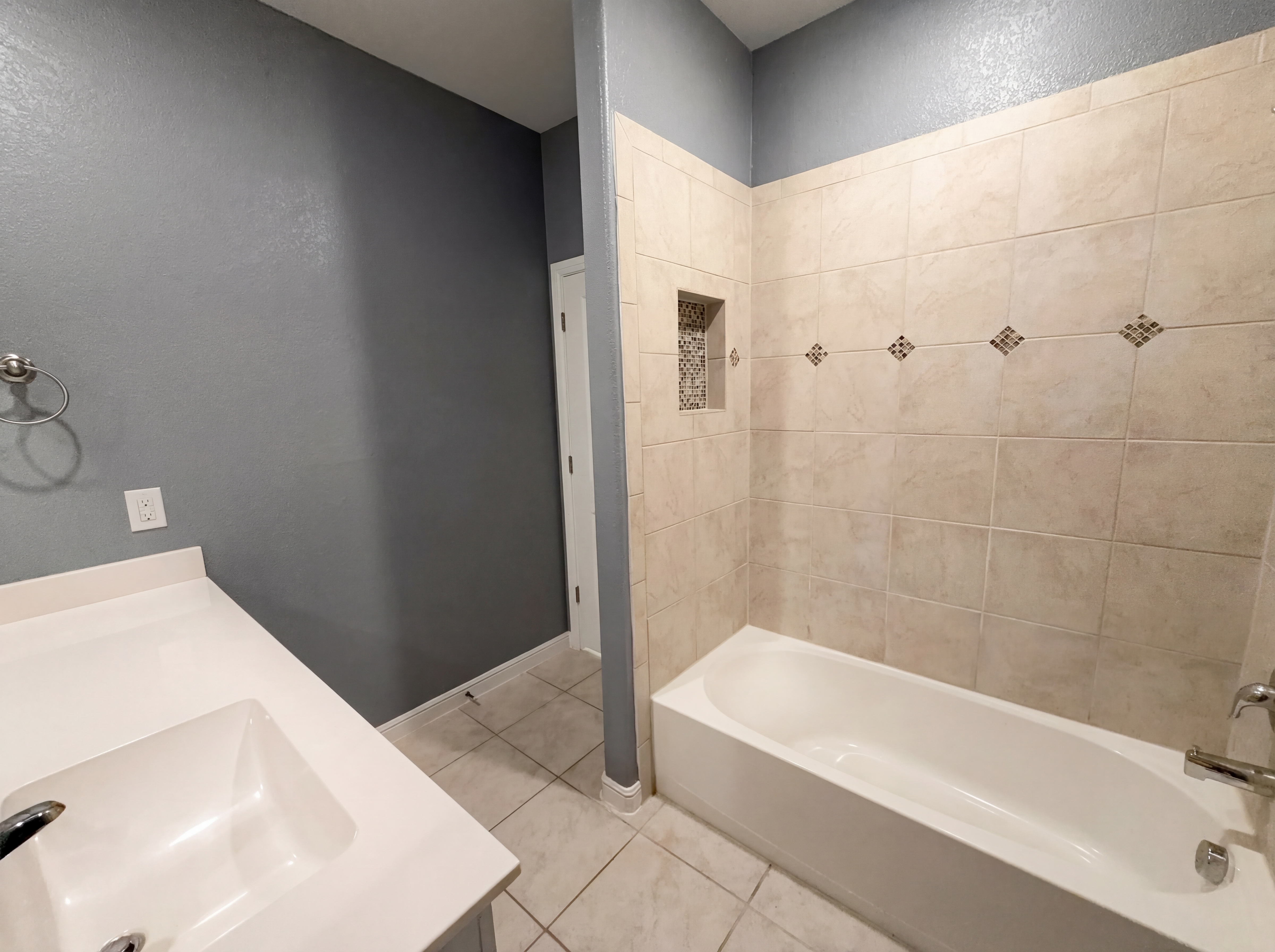 Photo 13 of 16 of 2520 Allview Ln, Red Oak, TX