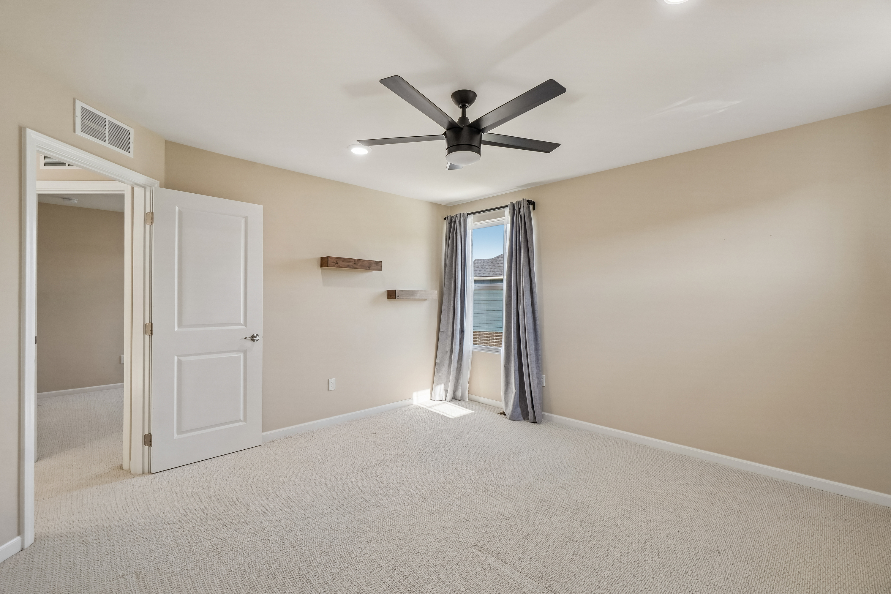 Photo 32 of 61 of 20942 Torbay Dr, Northville, MI