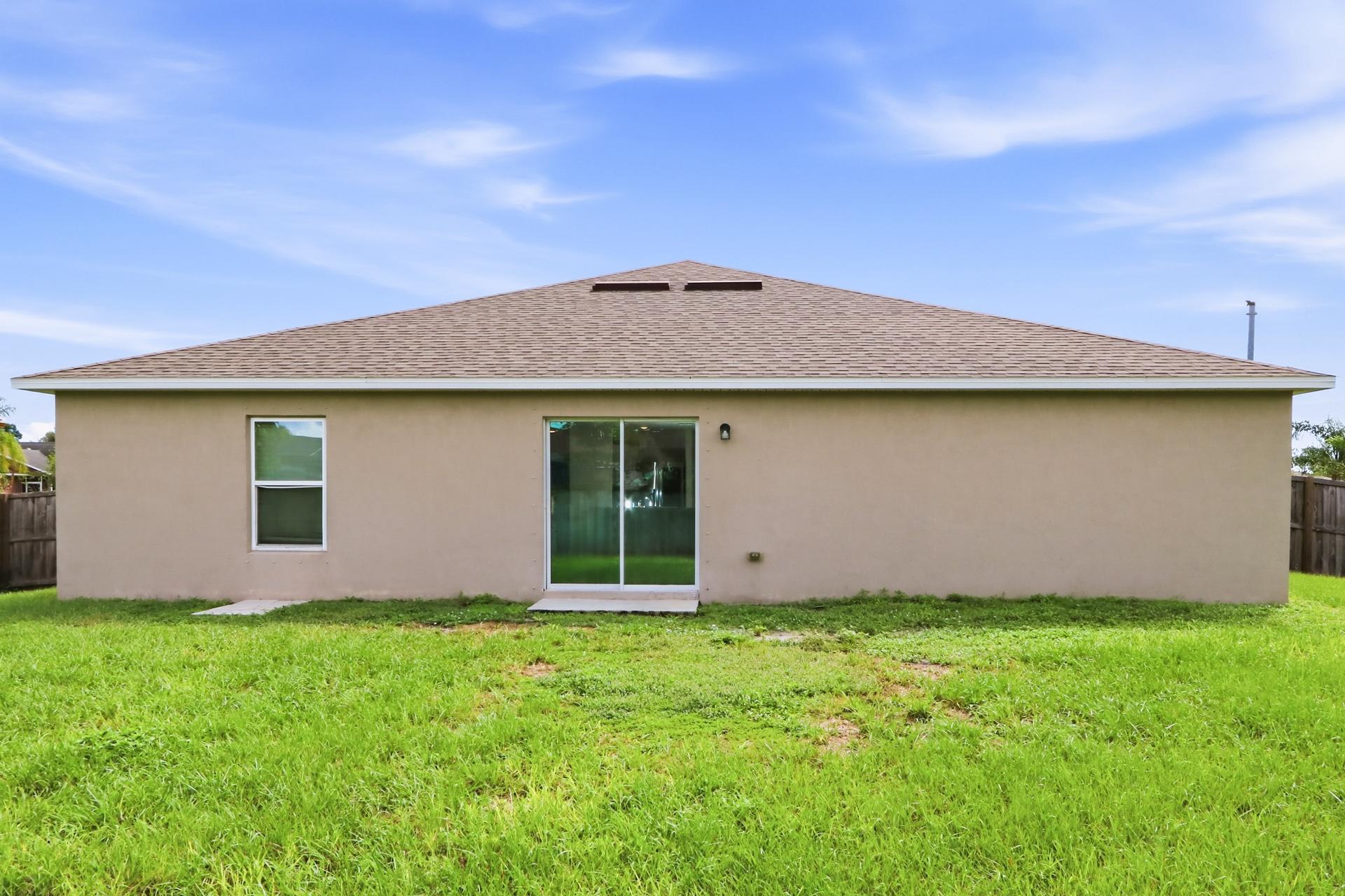 Photo 5 of 23 of 2462 SE Watercrest St, Port Saint Lucie, FL