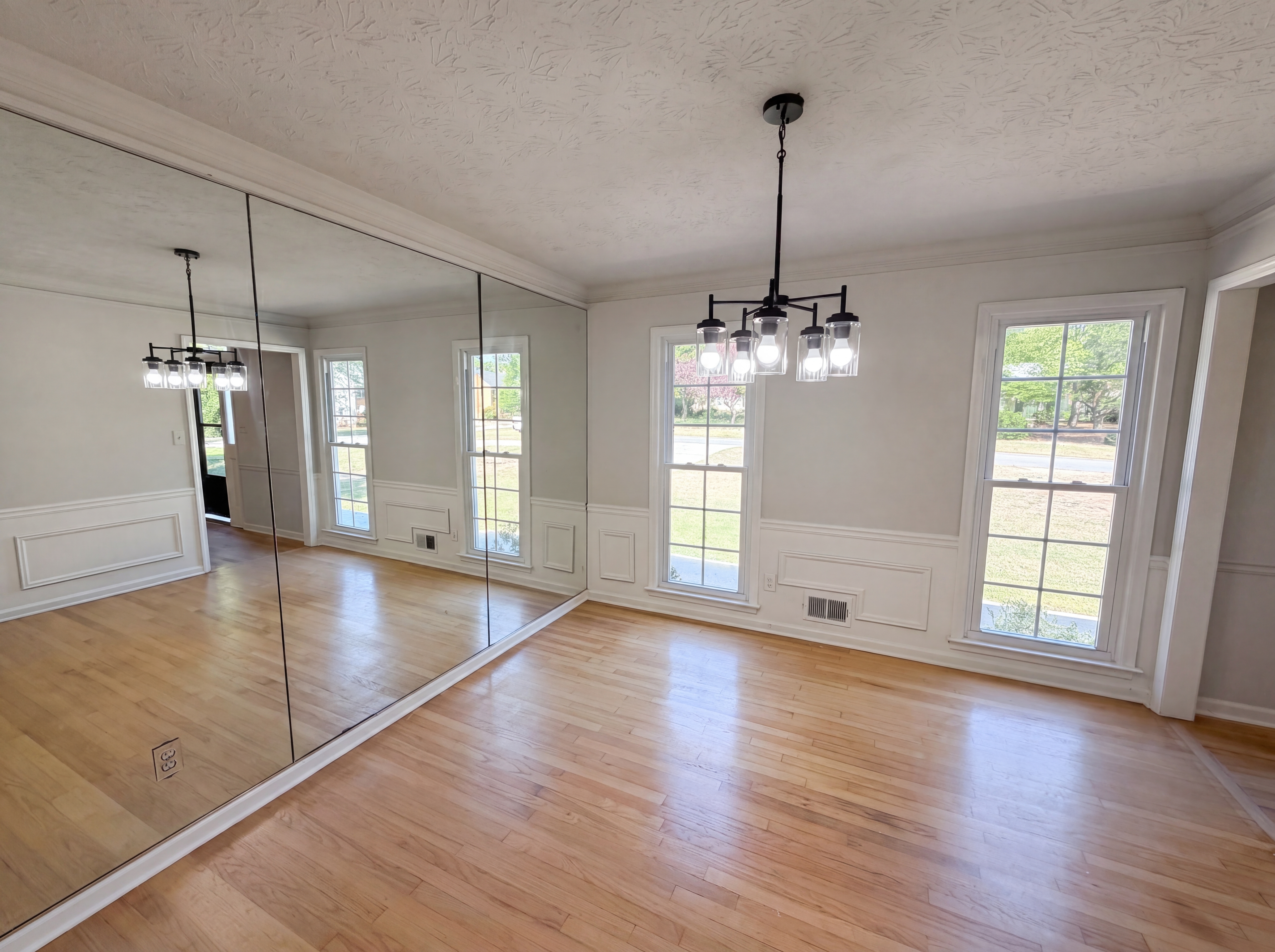 Photo 6 of 22 of 1033 Chestnut Hill Cir SW, Marietta, GA