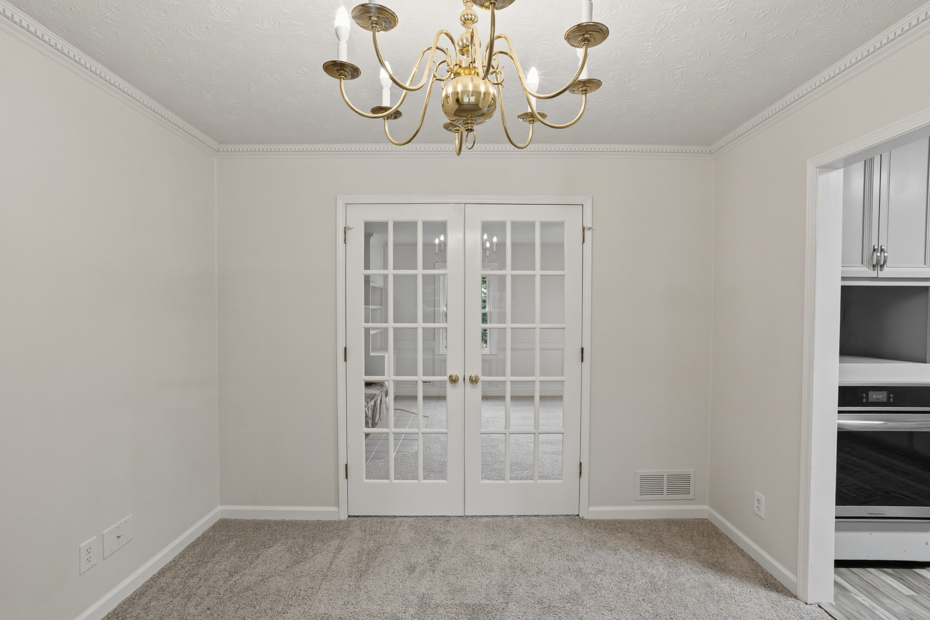 Photo 6 of 37 of 3839 Cotswold Dr , Lilburn, GA