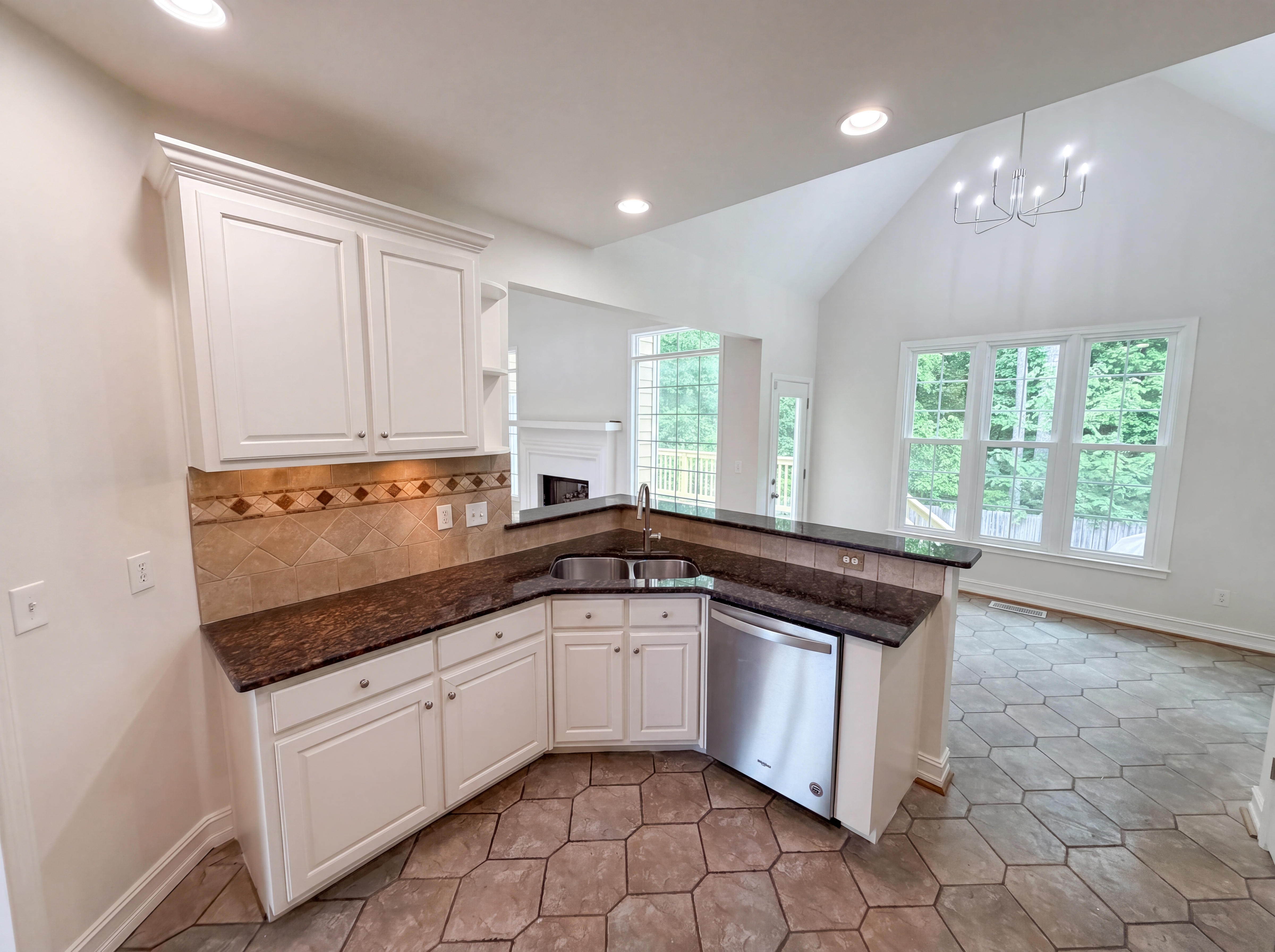 Photo 13 of 82 of 724 Beacon Cv, Lawrenceville, GA