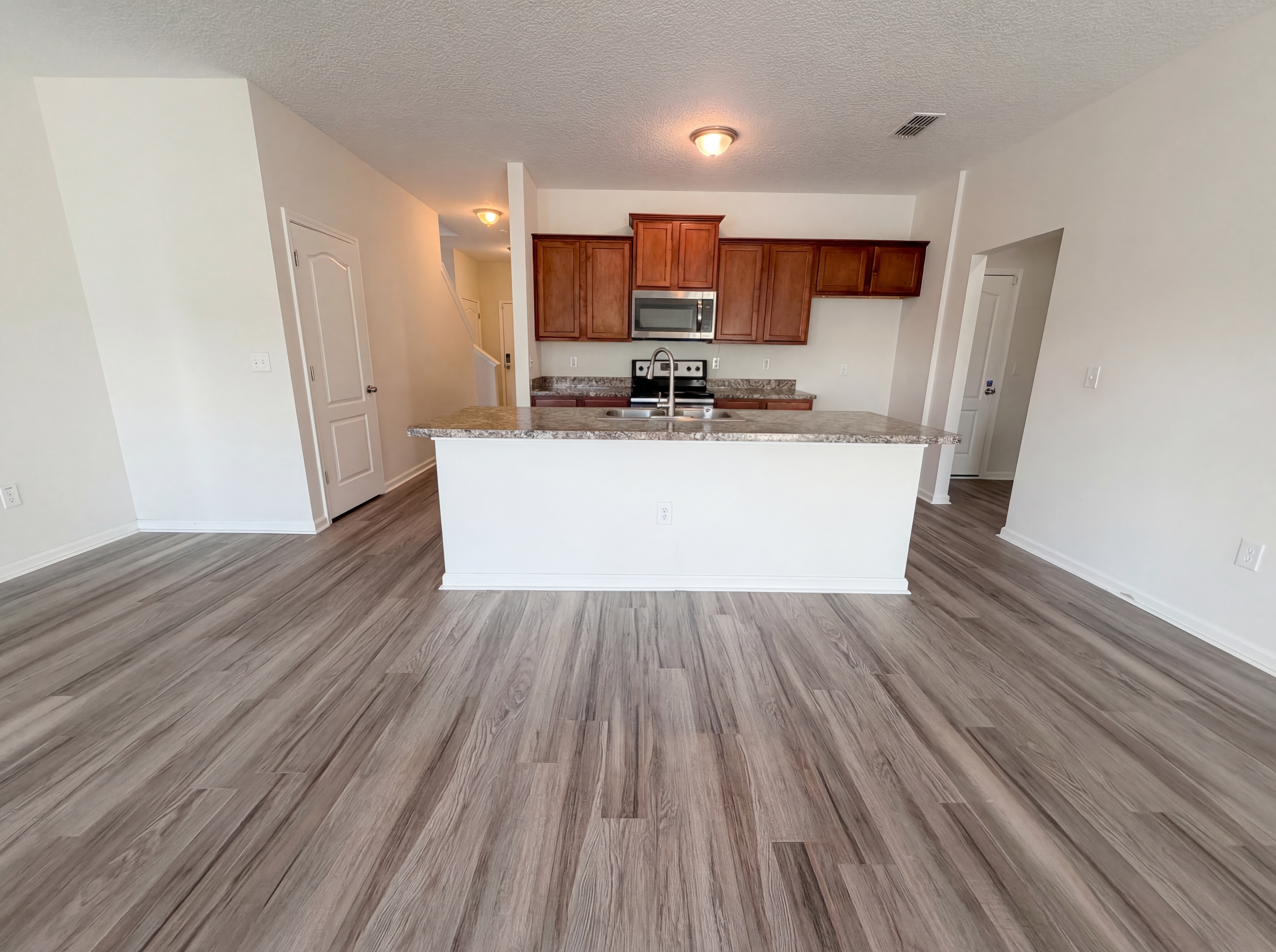 Photo 3 of 20 of 8592 Dylan Michael Dr, Jacksonville, FL