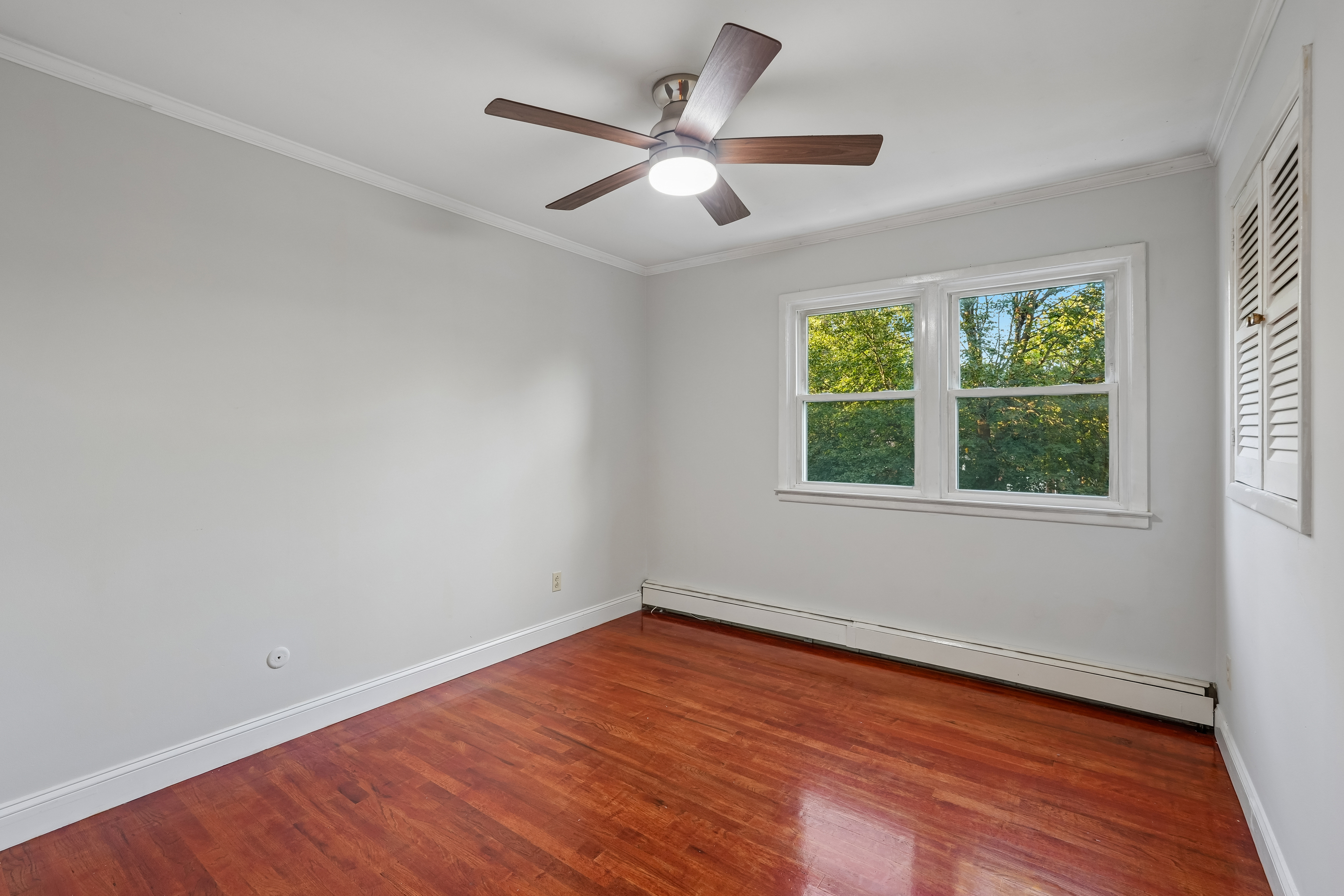 Photo 14 of 36 of 274 Oradell Ave, Paramus, NJ