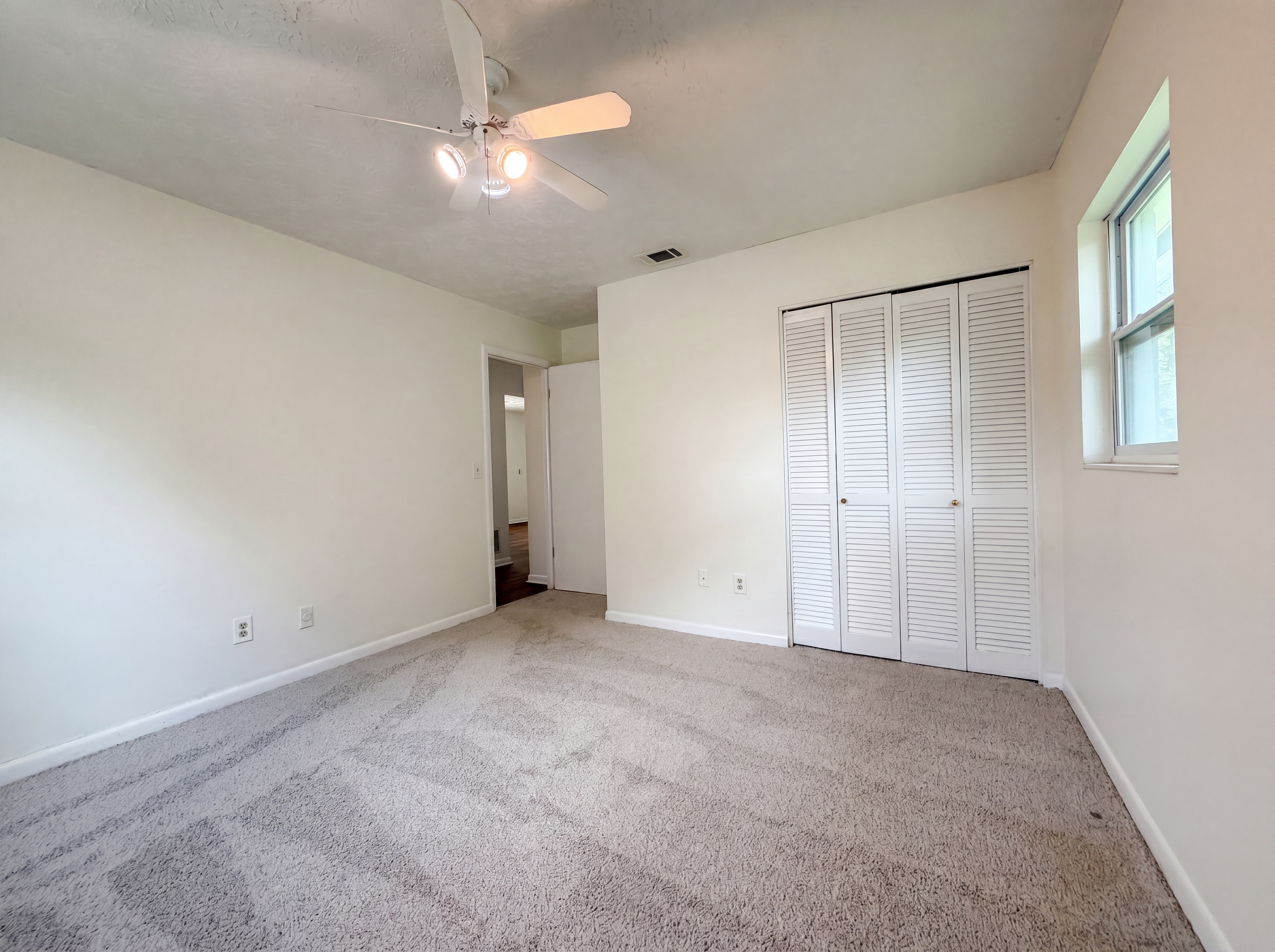 Photo 20 of 24 of 7842 Rondeau Dr E, Jacksonville, FL