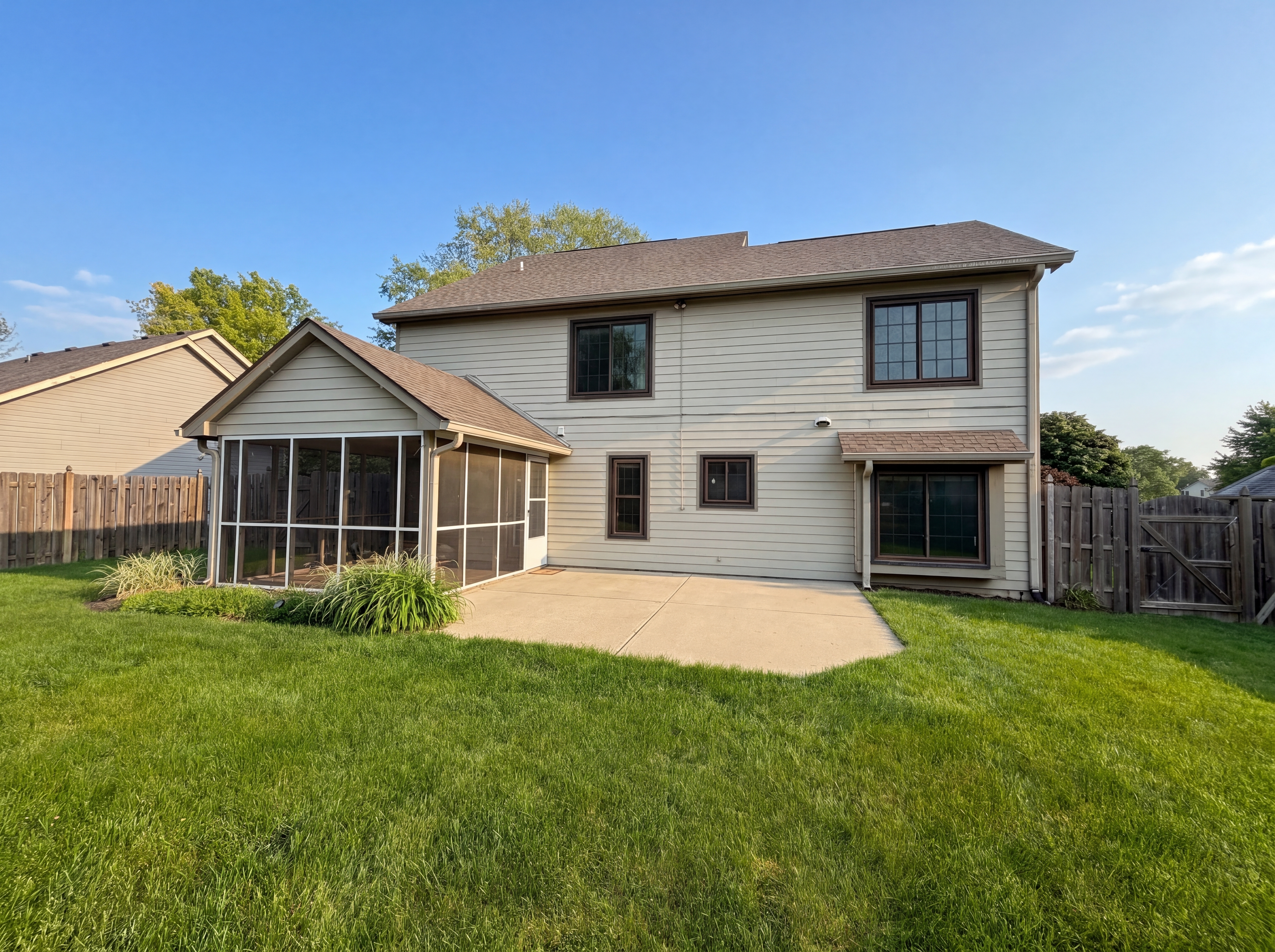 Photo 5 of 21 of 8302 La Habra Ln, Indianapolis, IN
