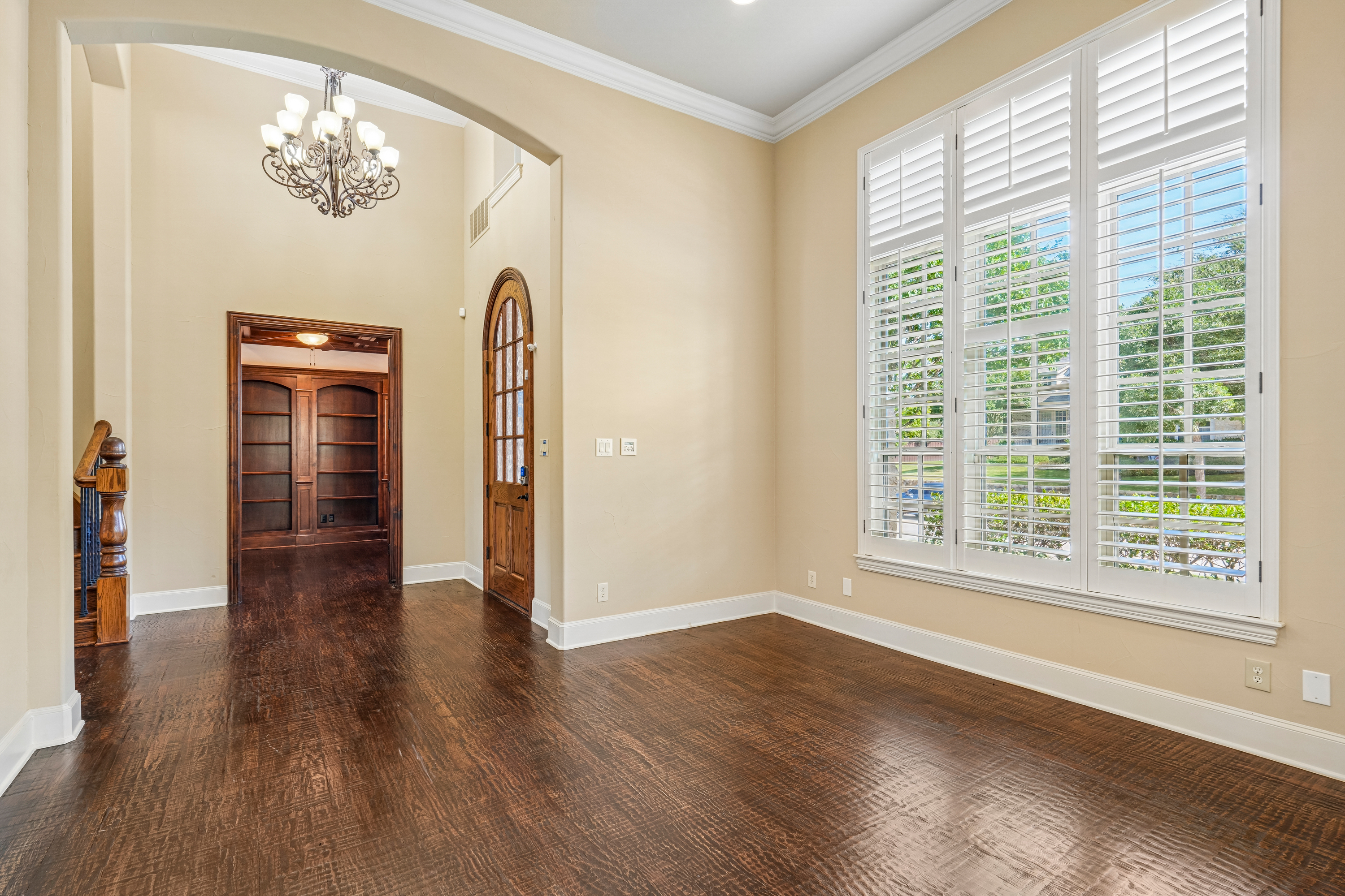 Photo 7 of 56 of 2800 Seven Shields Ln, Lewisville, TX