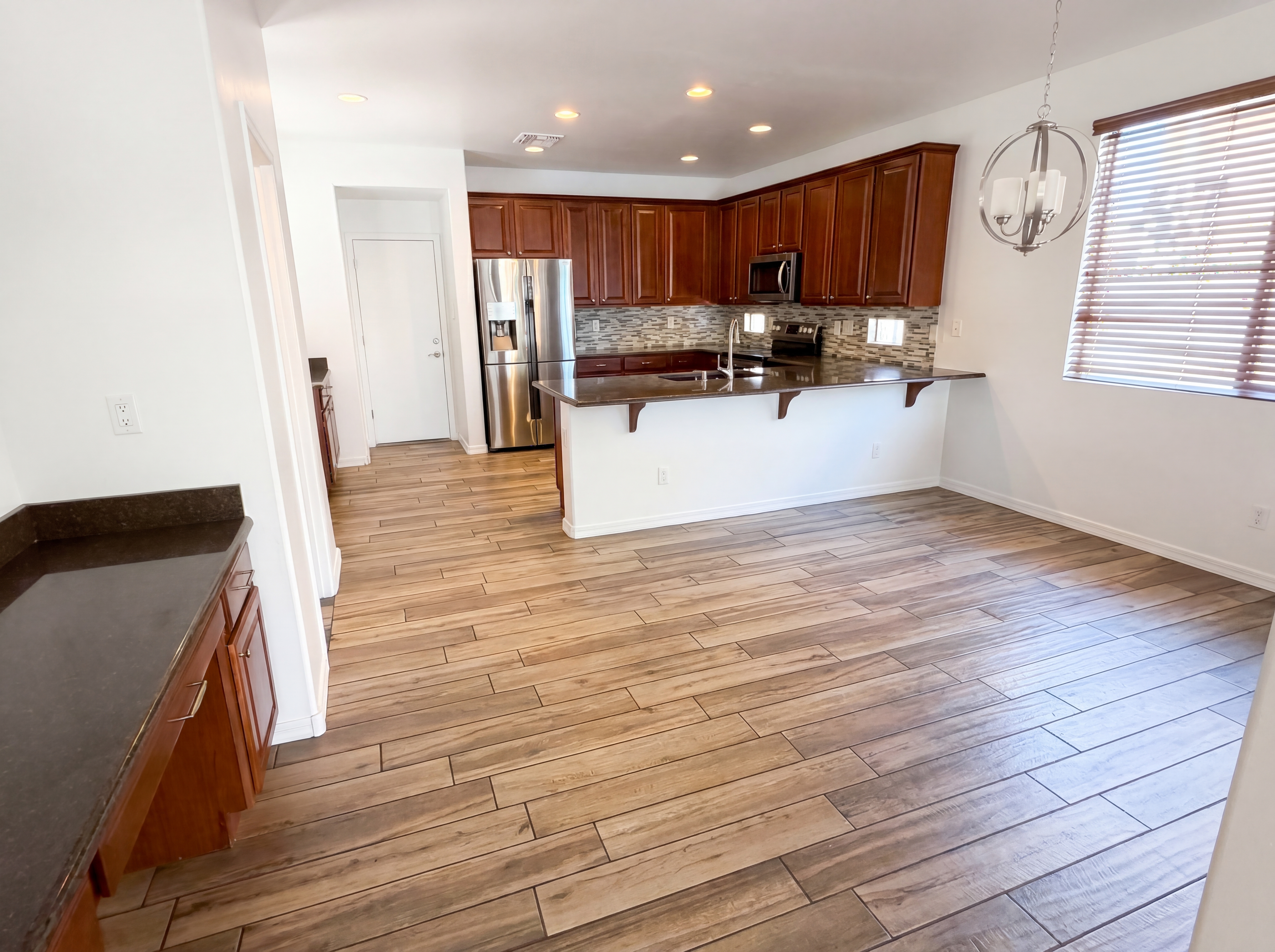 Photo 9 of 49 of 5509 W Rowel Rd, Phoenix, AZ