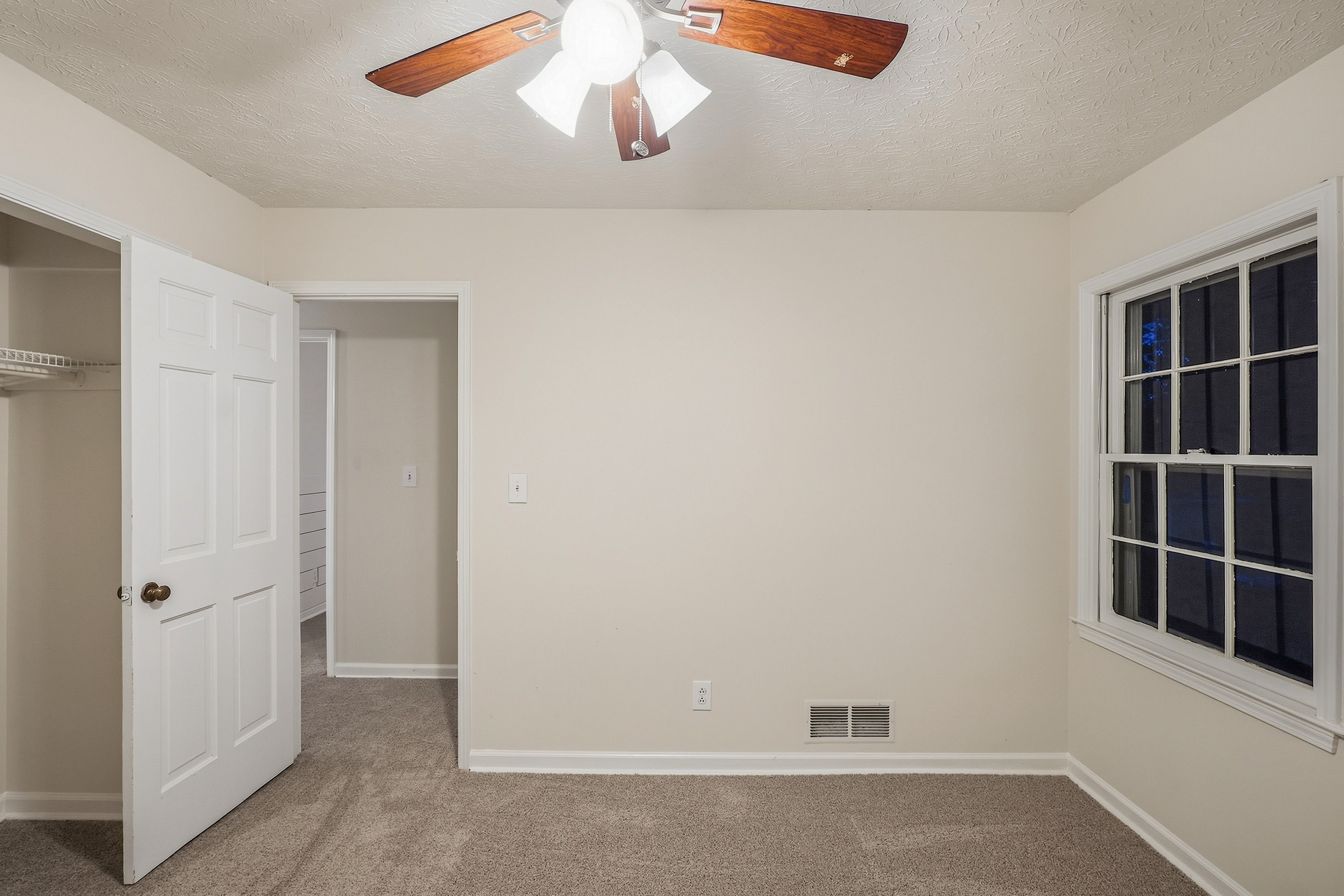 Photo 14 of 27 of 4222 King James Ct, Snellville, GA