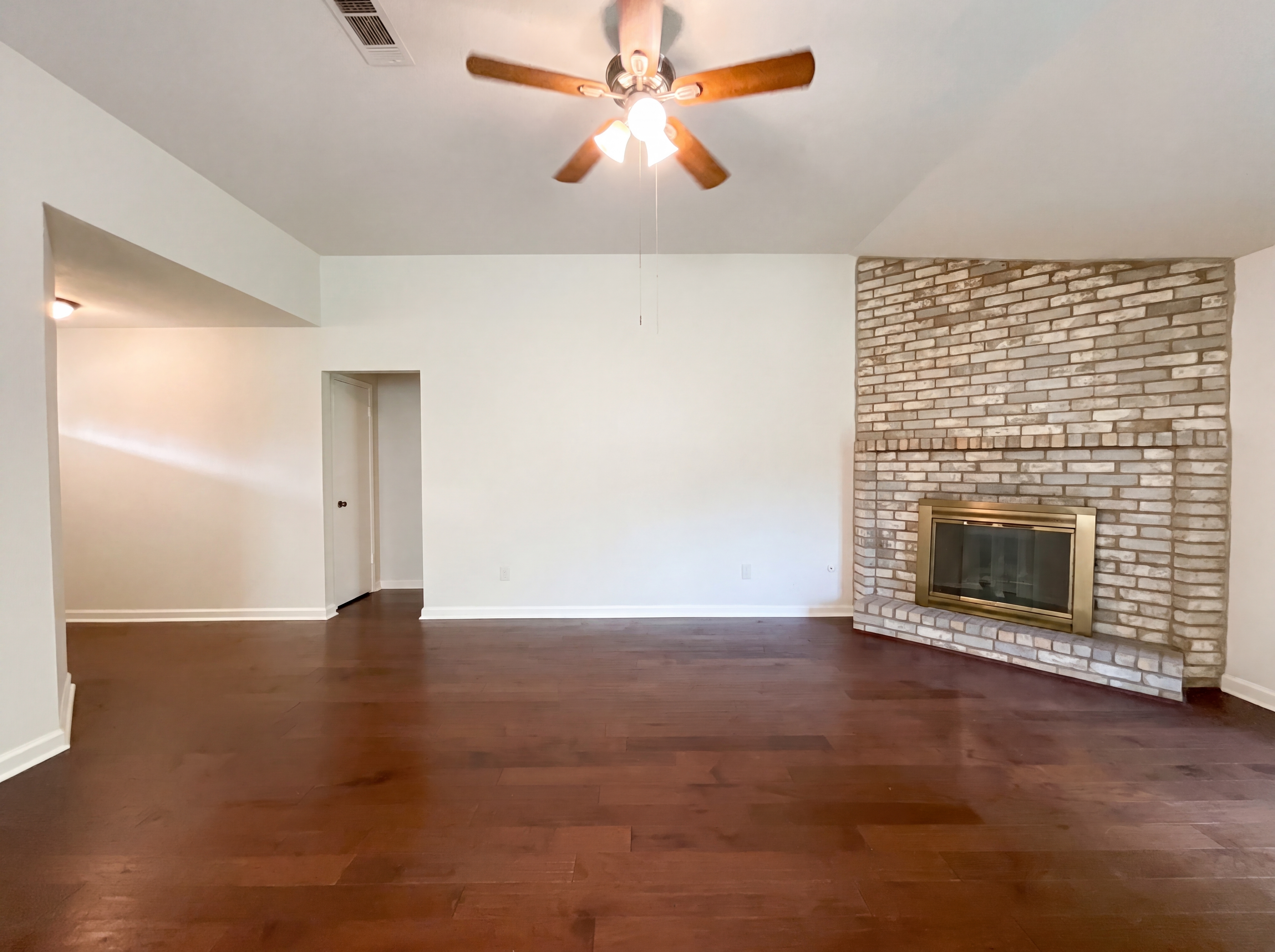 Photo 8 of 16 of 410 E Little Oak Ct, Spring, TX