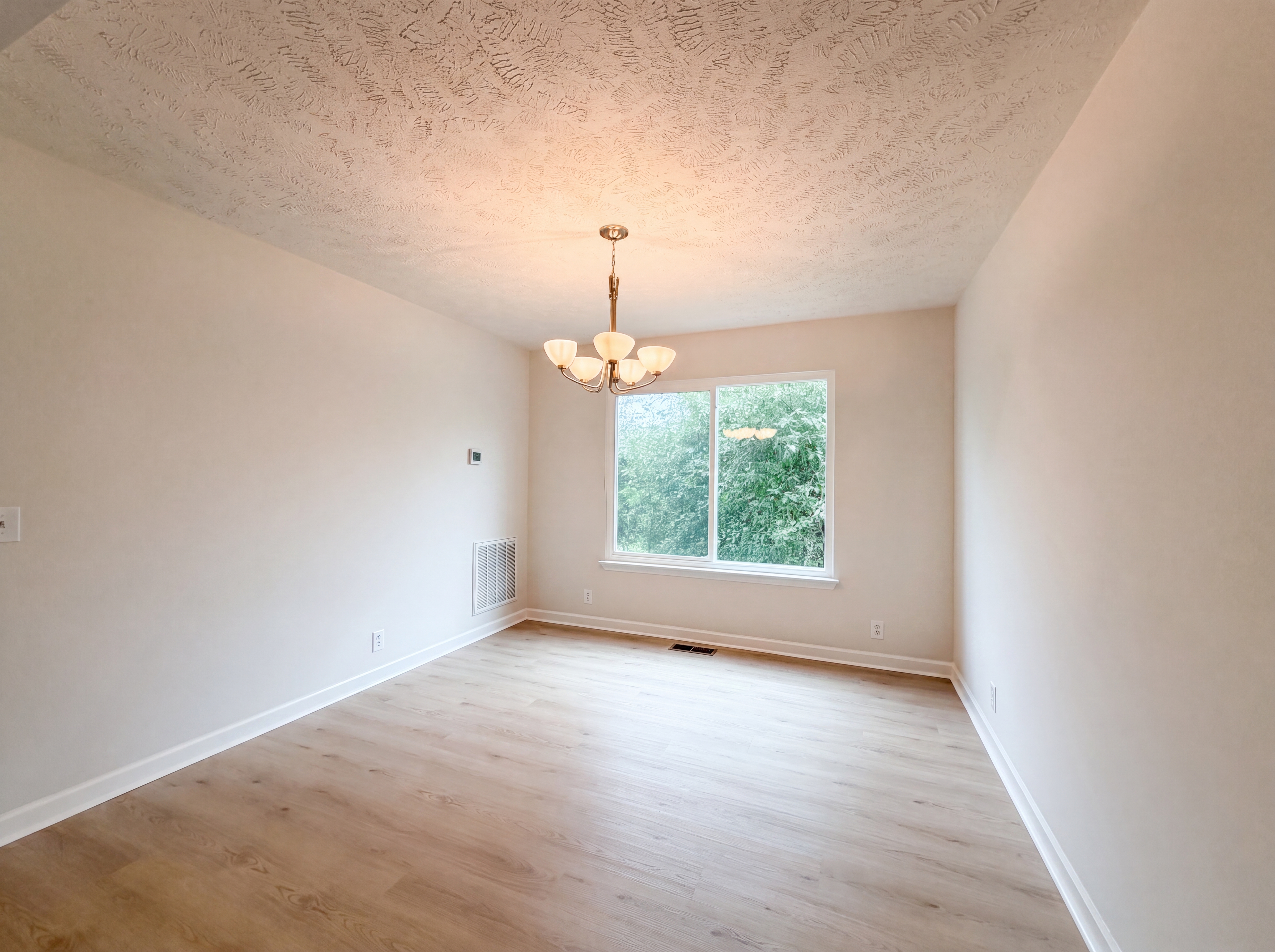 Photo 7 of 25 of 1223 California Dr, Murfreesboro, TN