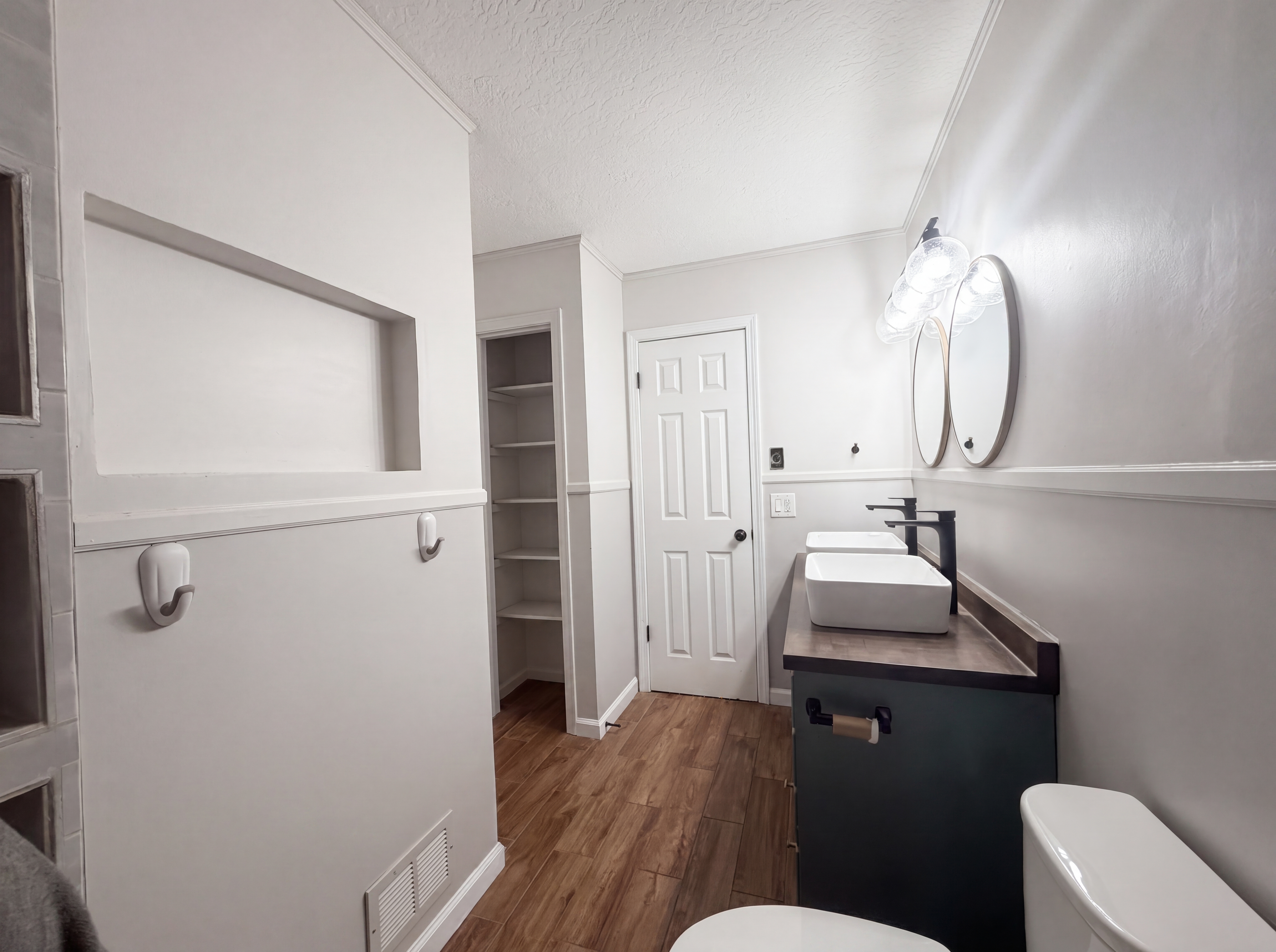 Photo 13 of 21 of 3809 S Drumm Ave, Independence, MO