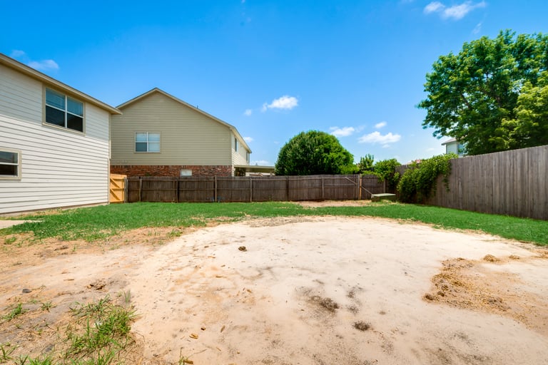 Photo 30 of 31 - 9729 Parkmere Dr, Fort Worth, TX 76108